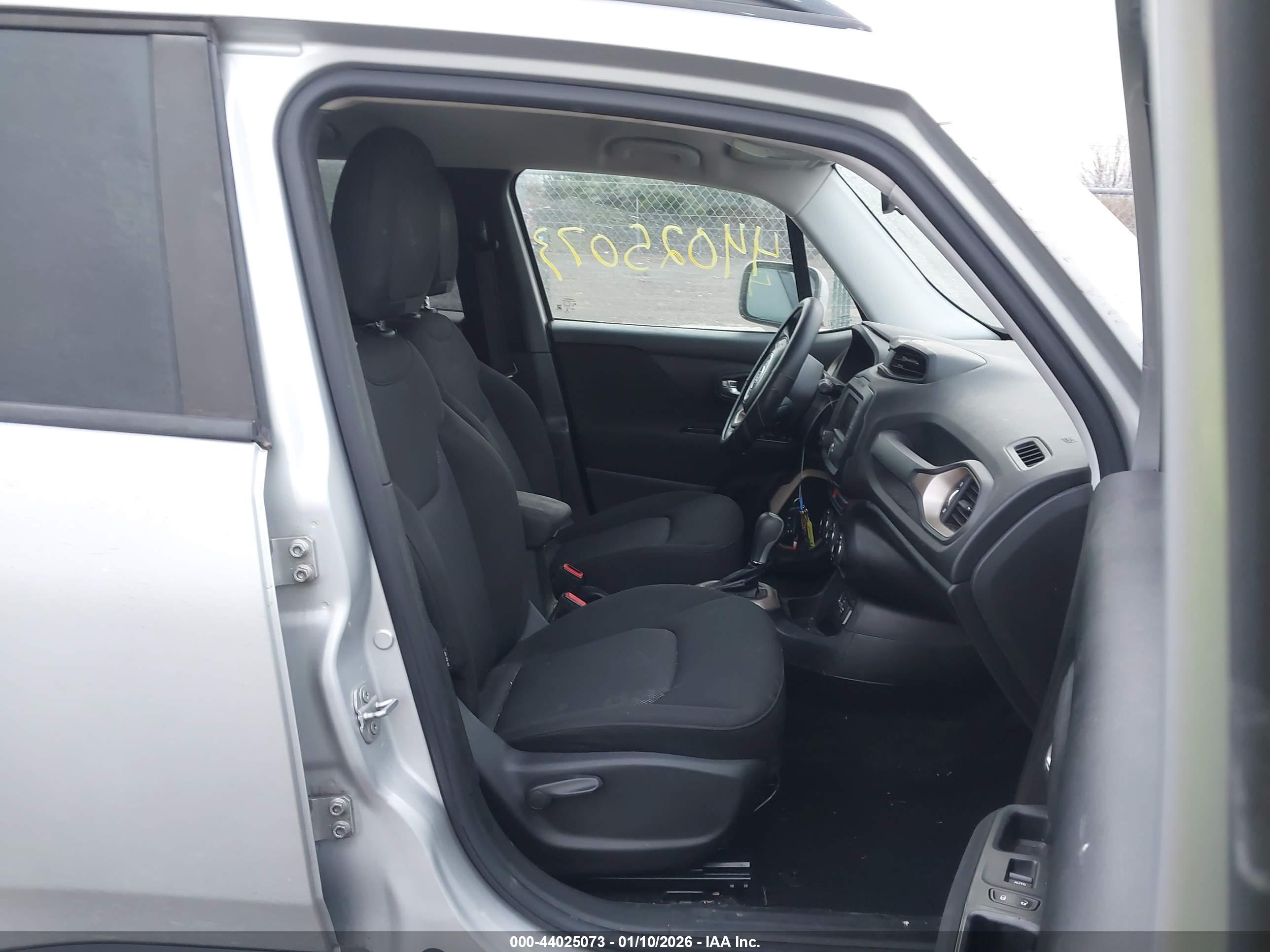 JEEP RENEGADE image 5