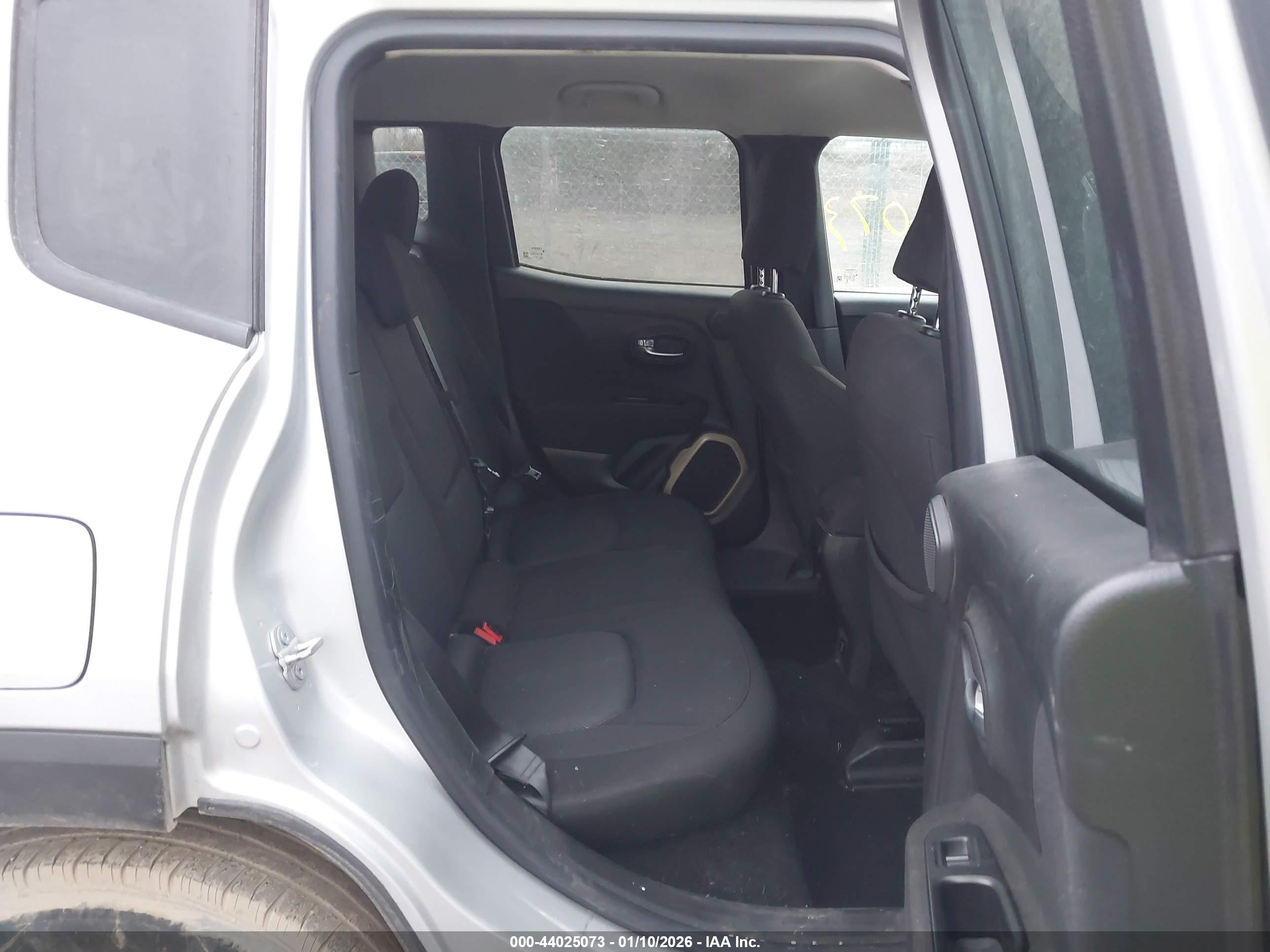 JEEP RENEGADE image 8