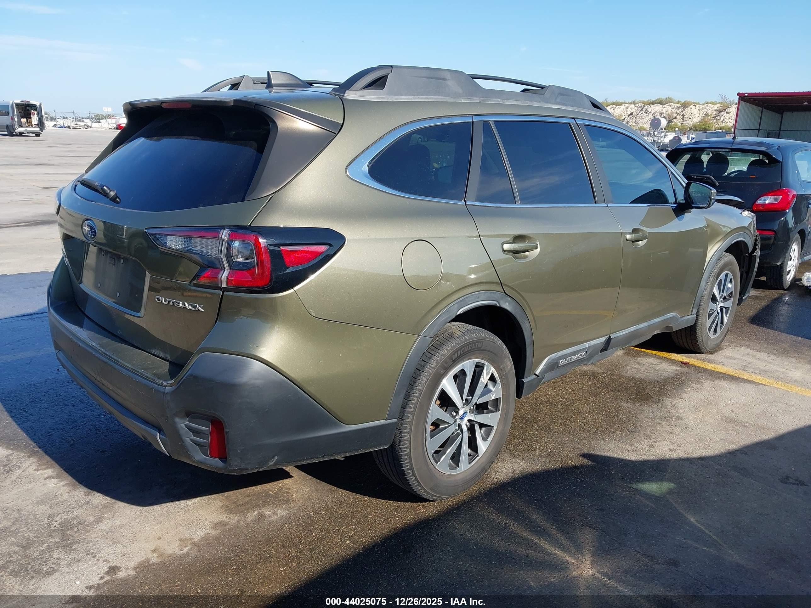 SUBARU OUTBACK image 4