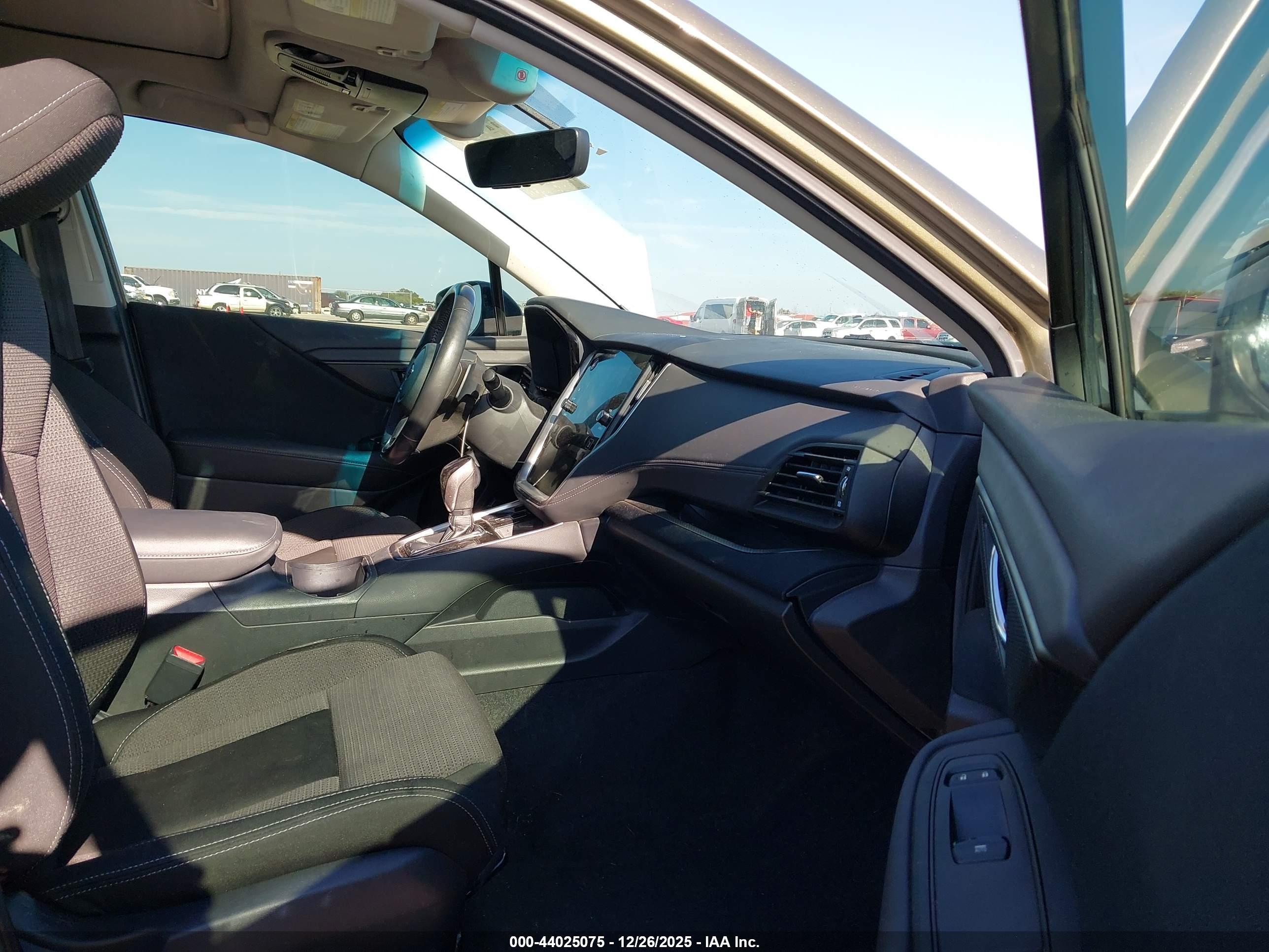 SUBARU OUTBACK image 5