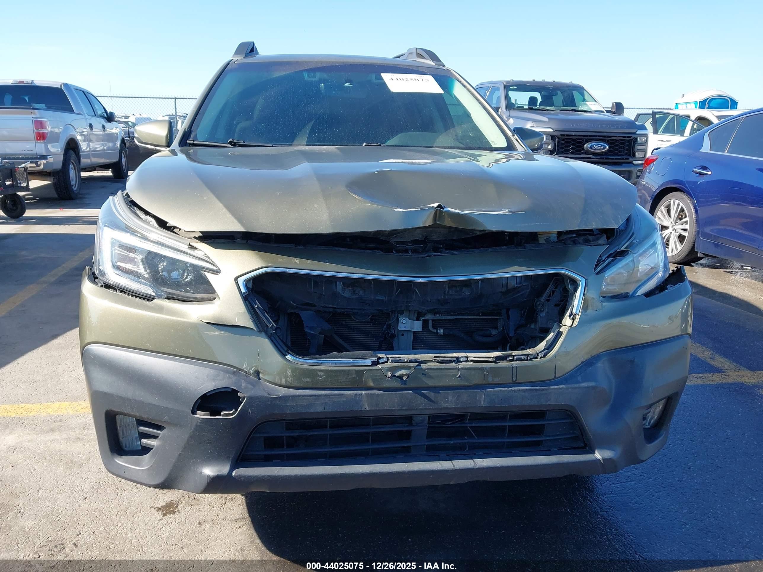 SUBARU OUTBACK image 6