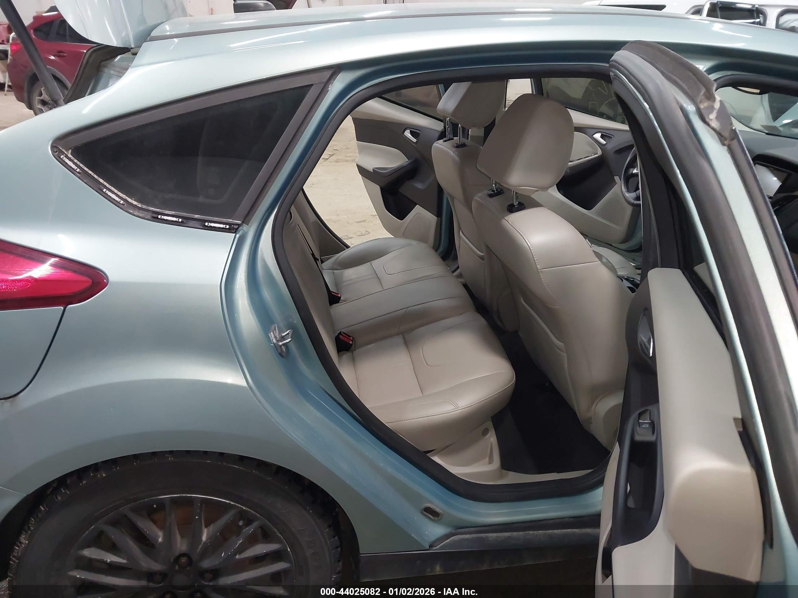 FORD FOCUS image 8