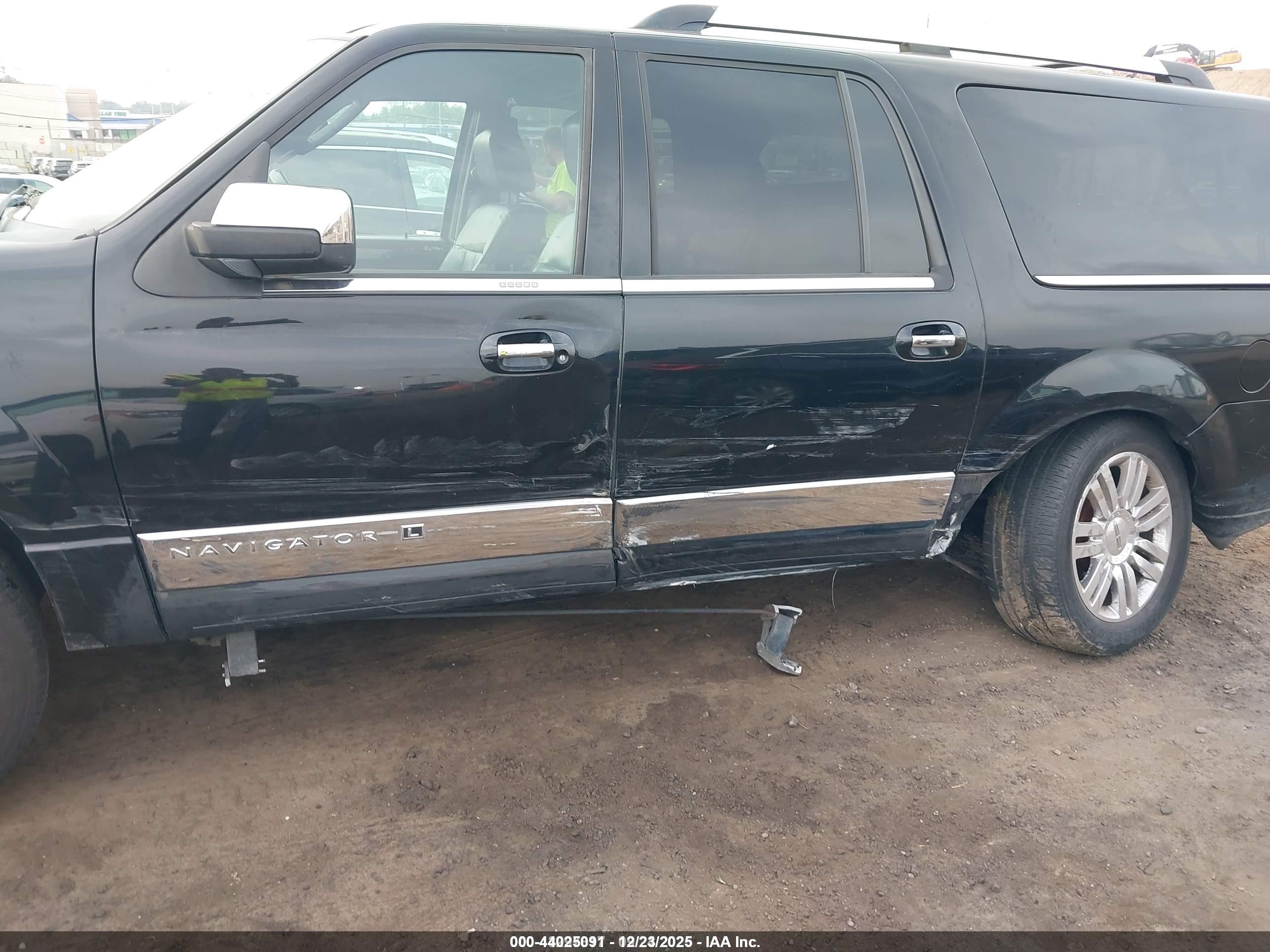 LINCOLN NAVIGATOR image 6