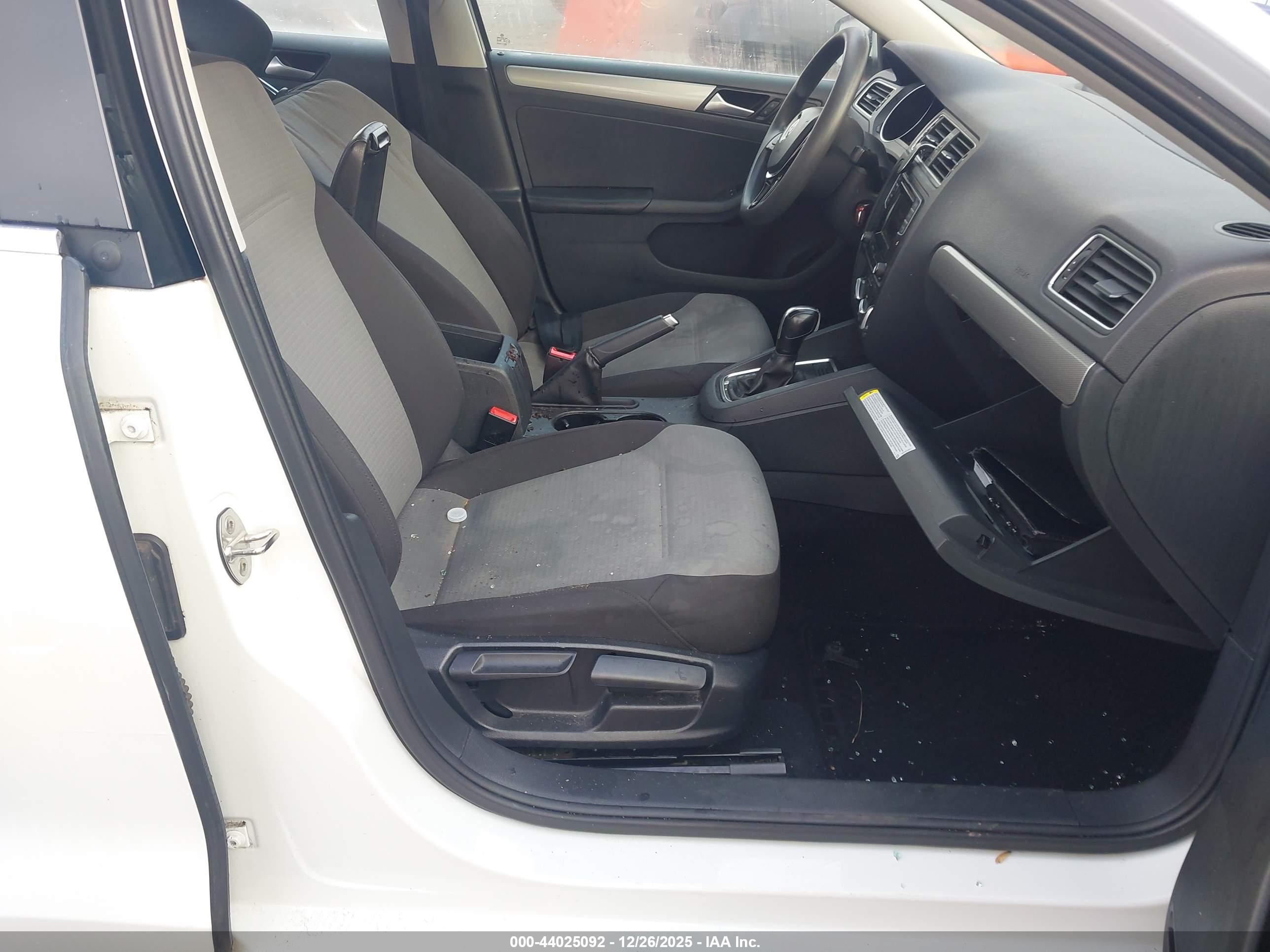 VOLKSWAGEN JETTA image 5
