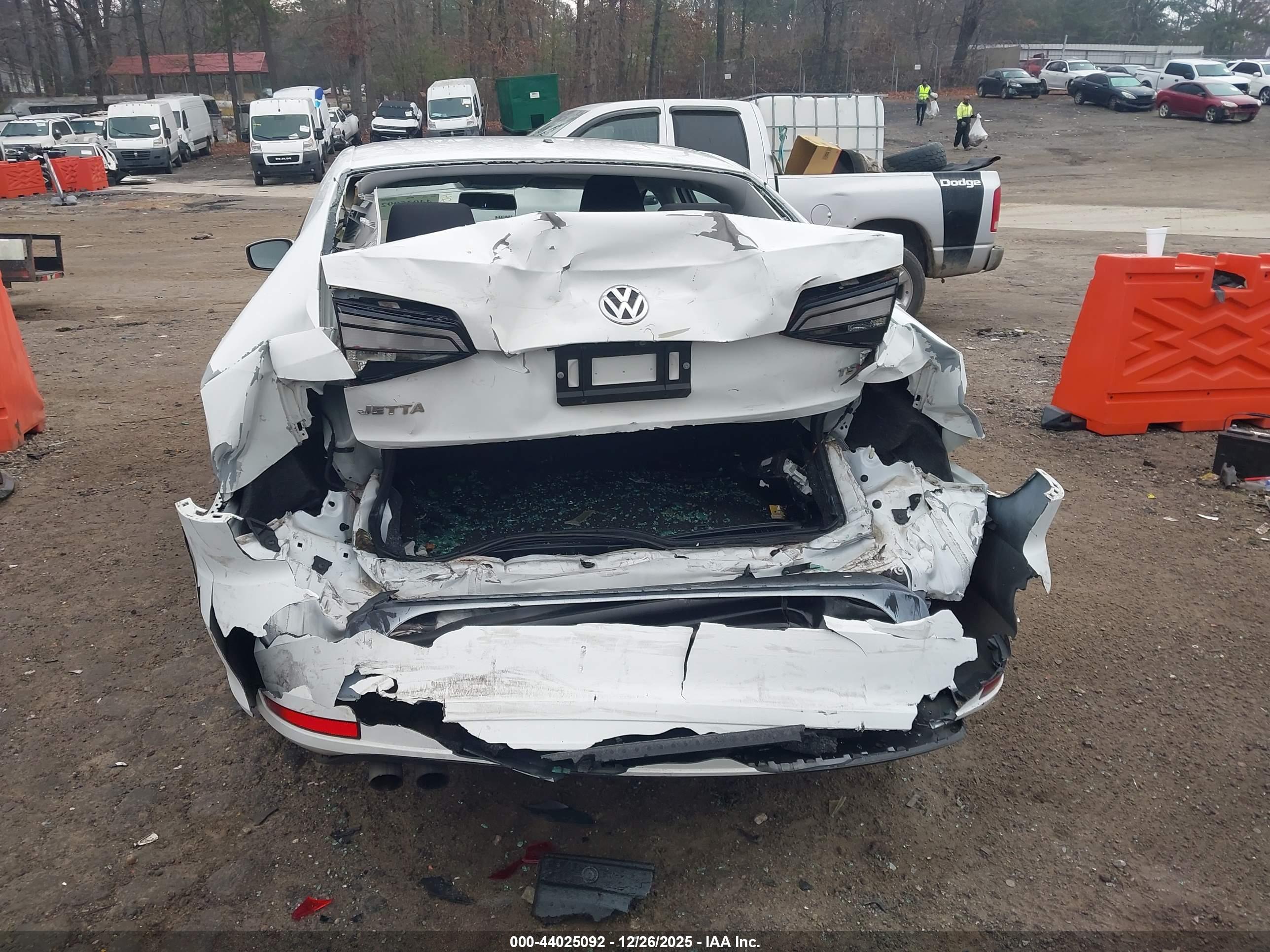 VOLKSWAGEN JETTA image 6