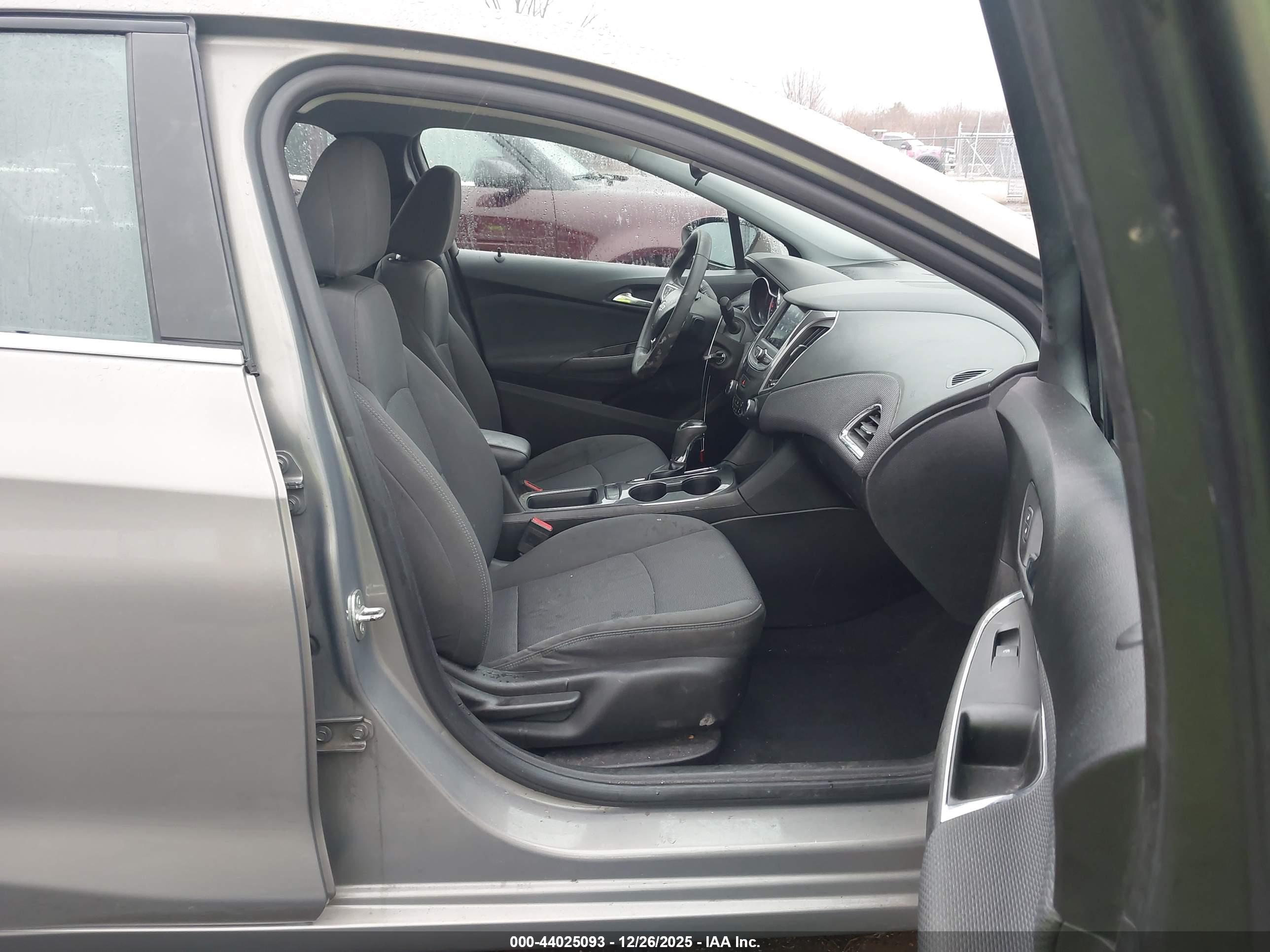 CHEVROLET CRUZE image 5