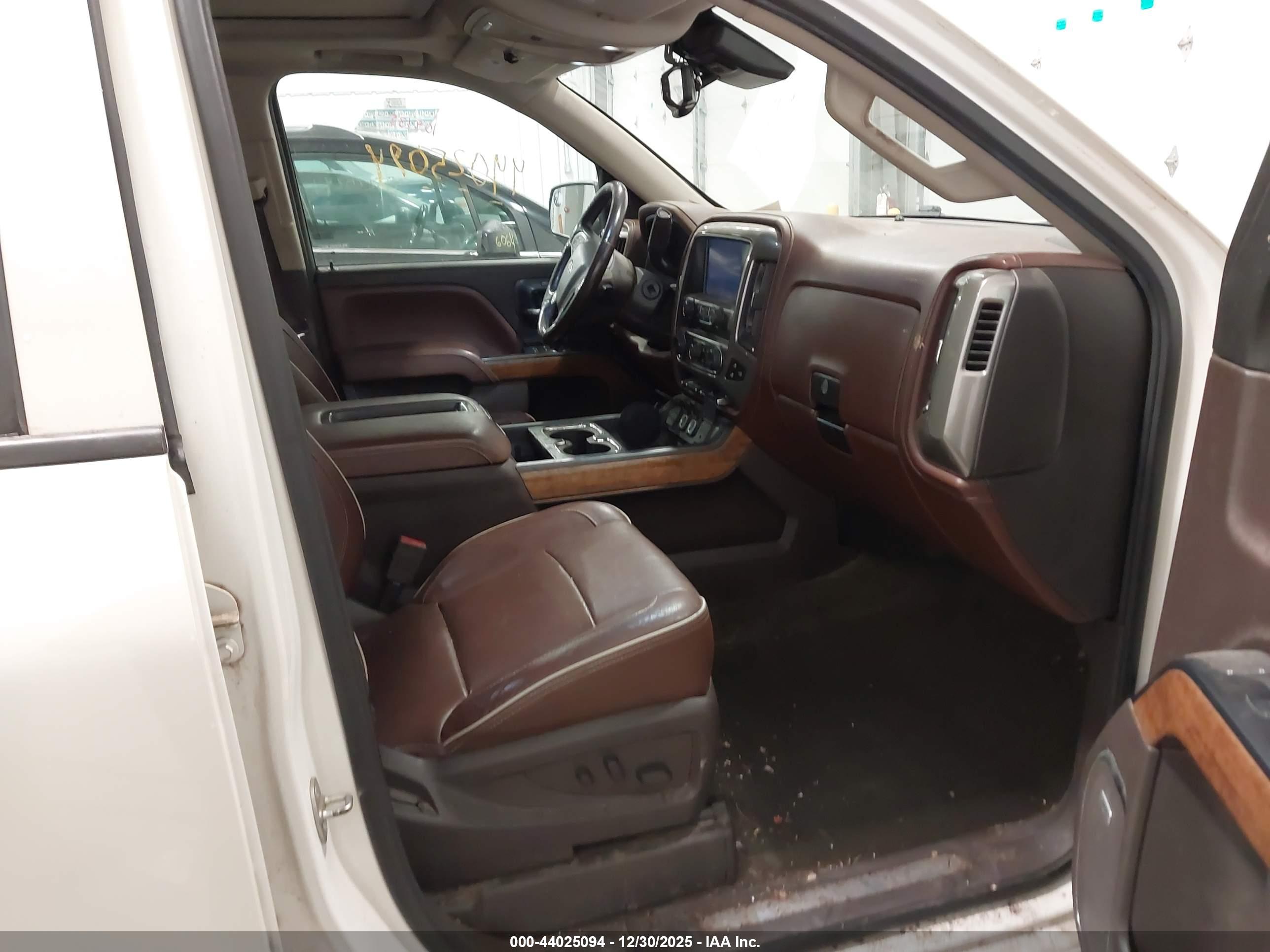 CHEVROLET SILVERADO image 5