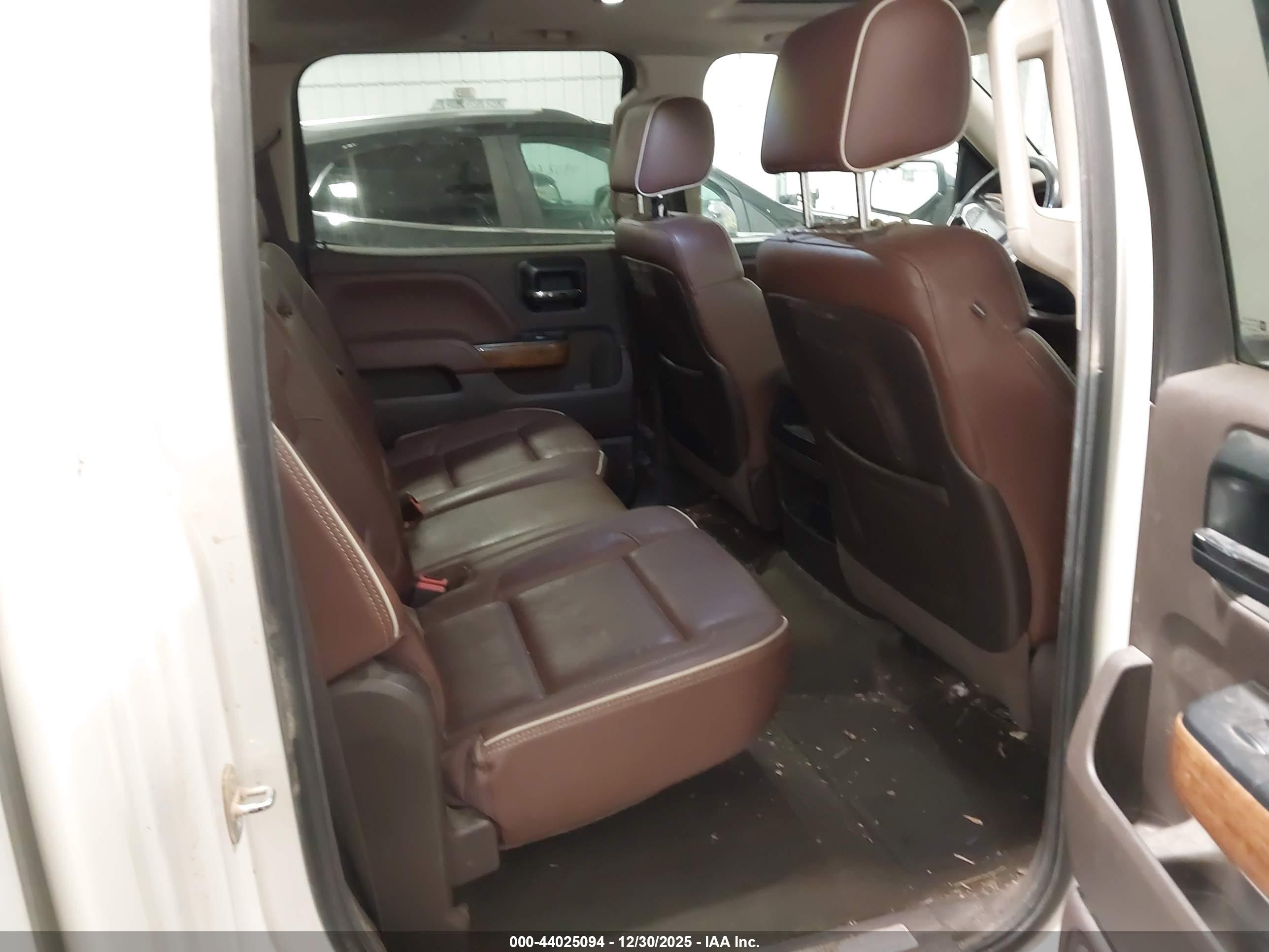 CHEVROLET SILVERADO image 8