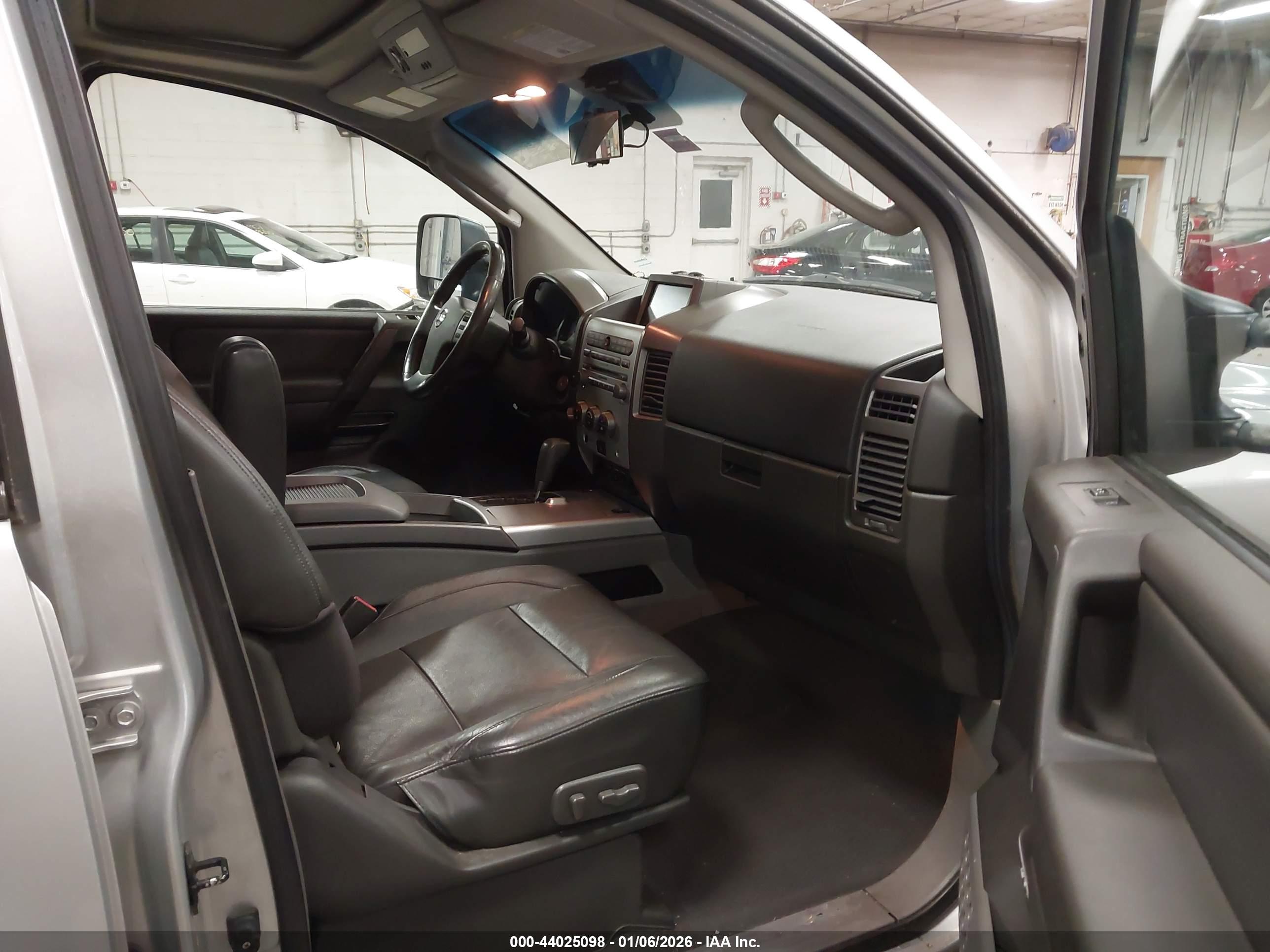 NISSAN TITAN image 5