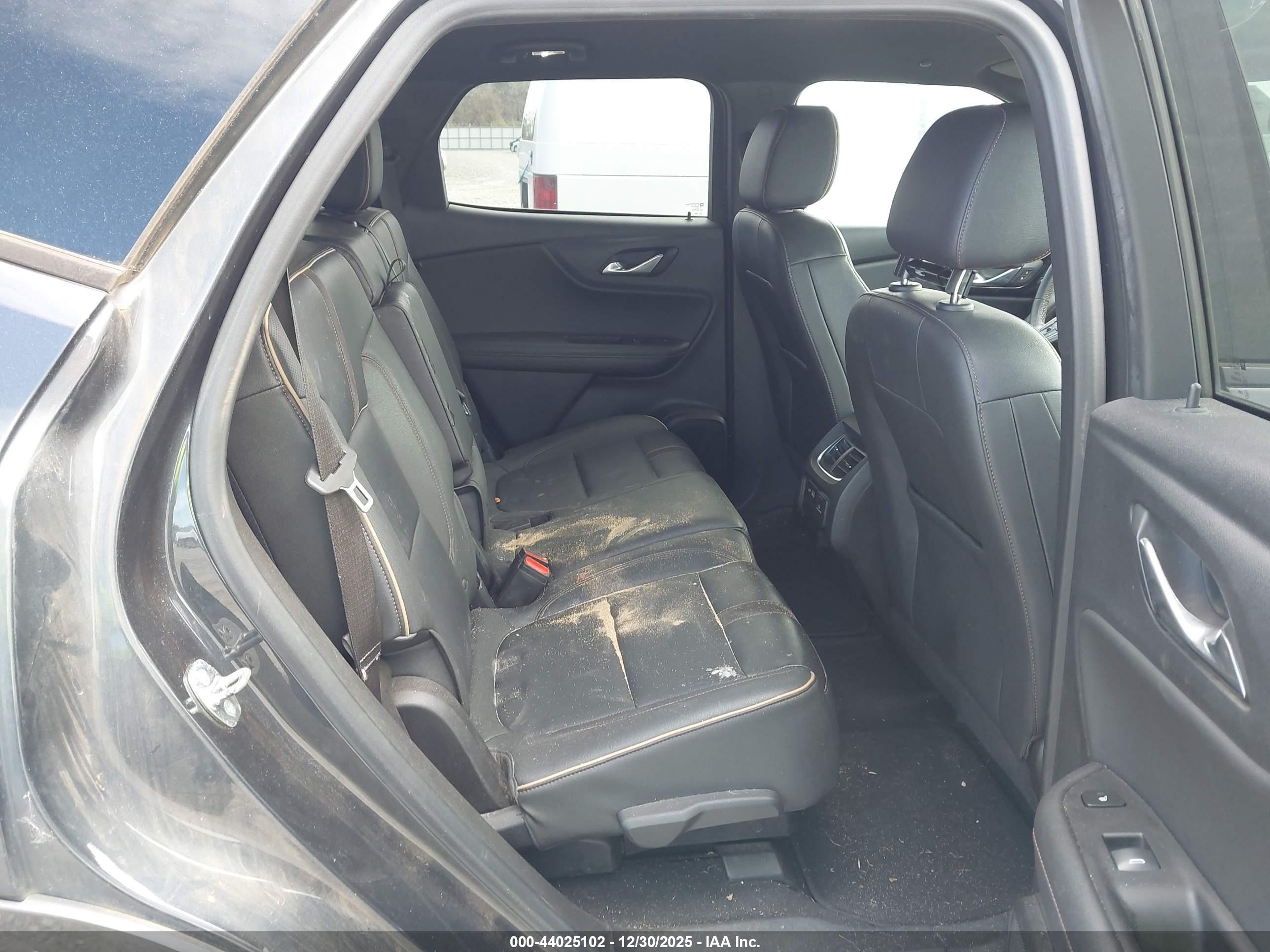 CHEVROLET BLAZER image 8