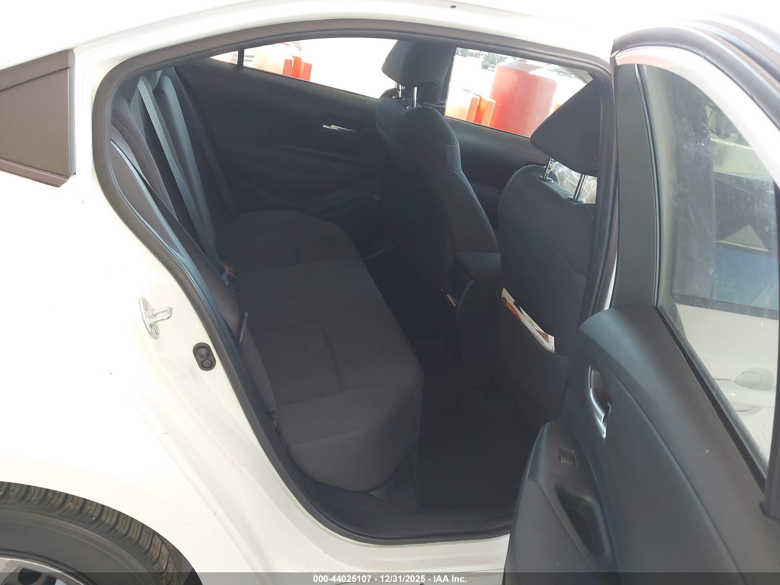 TOYOTA COROLLA image 8