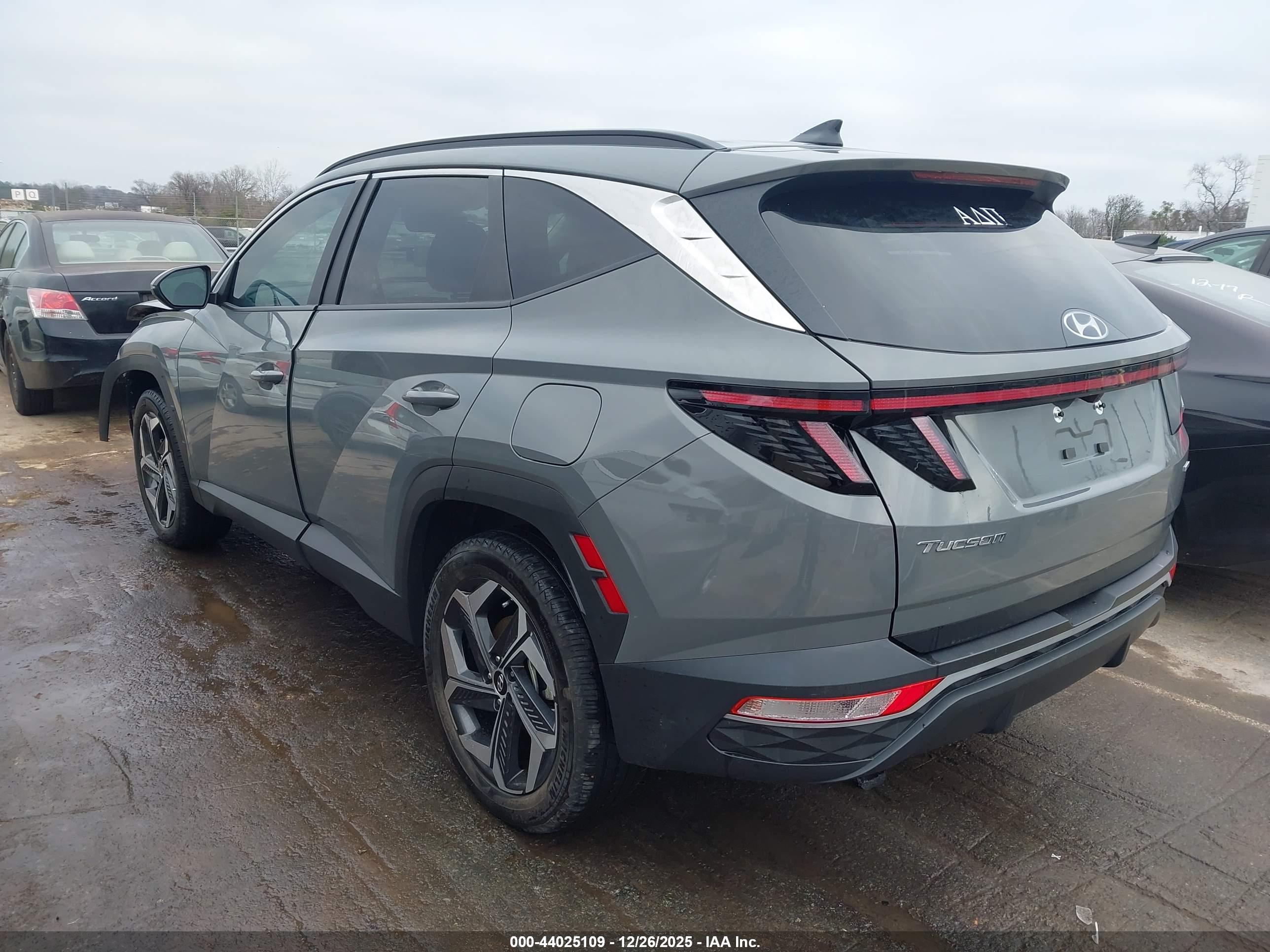 HYUNDAI TUCSON image 3