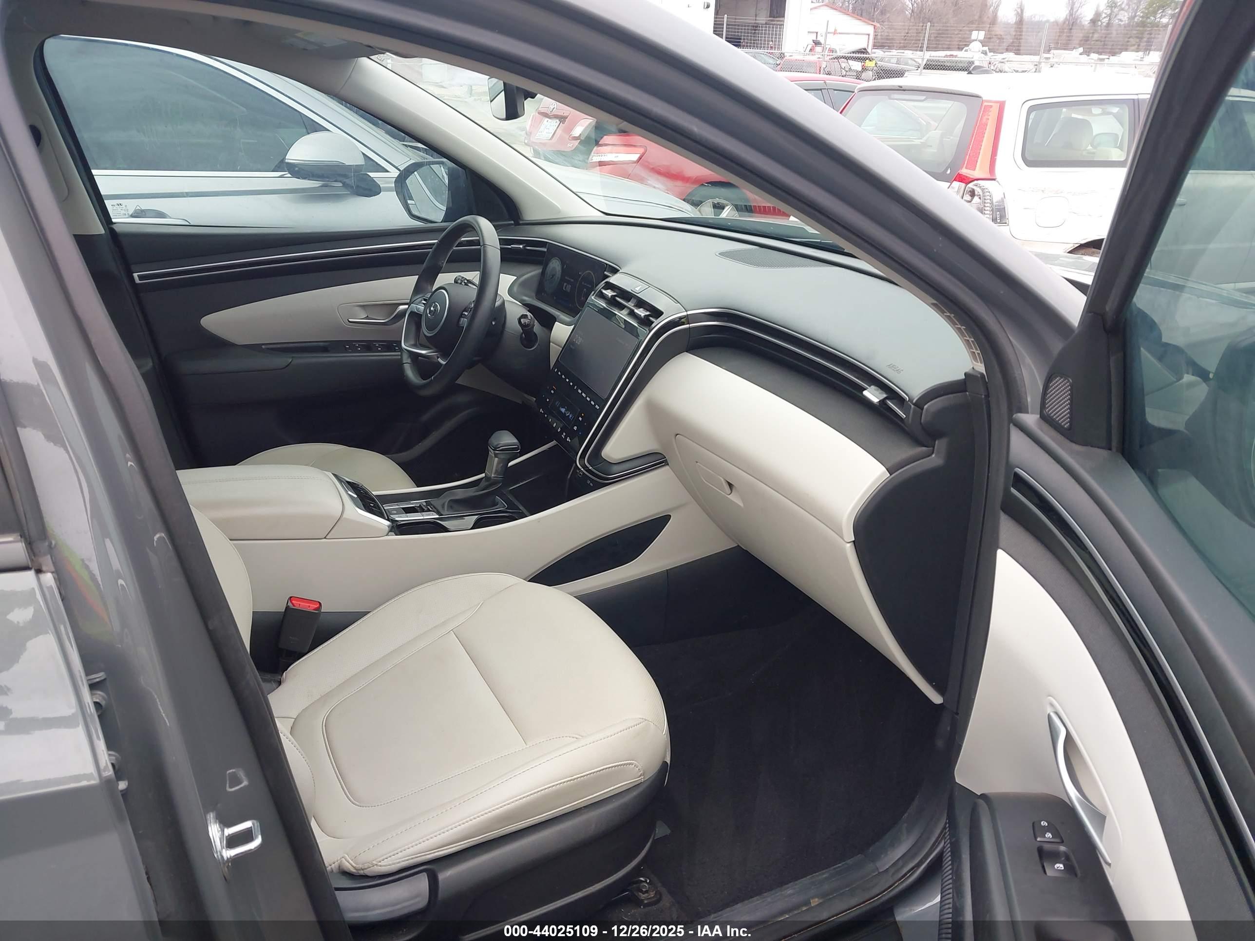 HYUNDAI TUCSON image 5