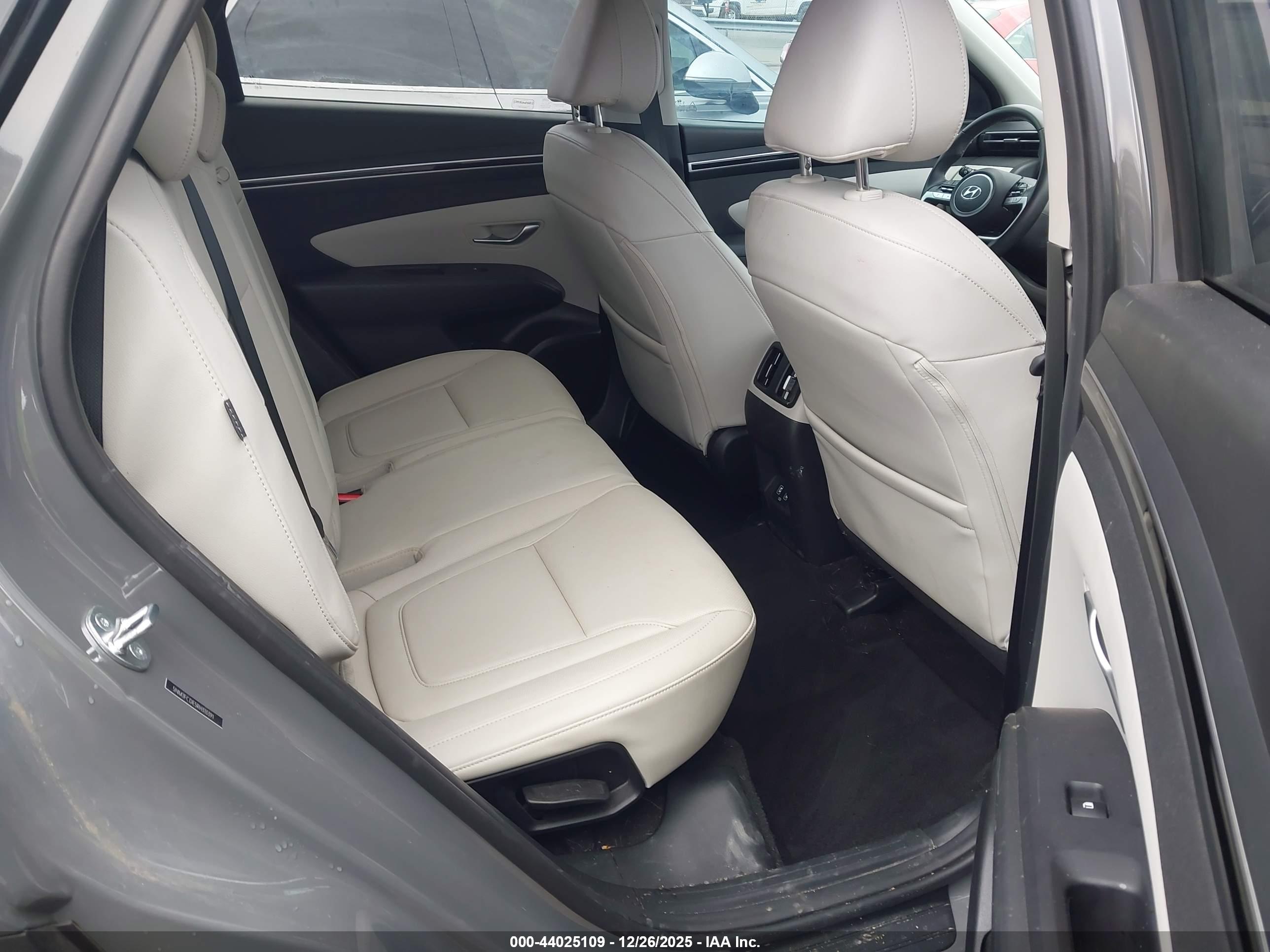 HYUNDAI TUCSON image 8