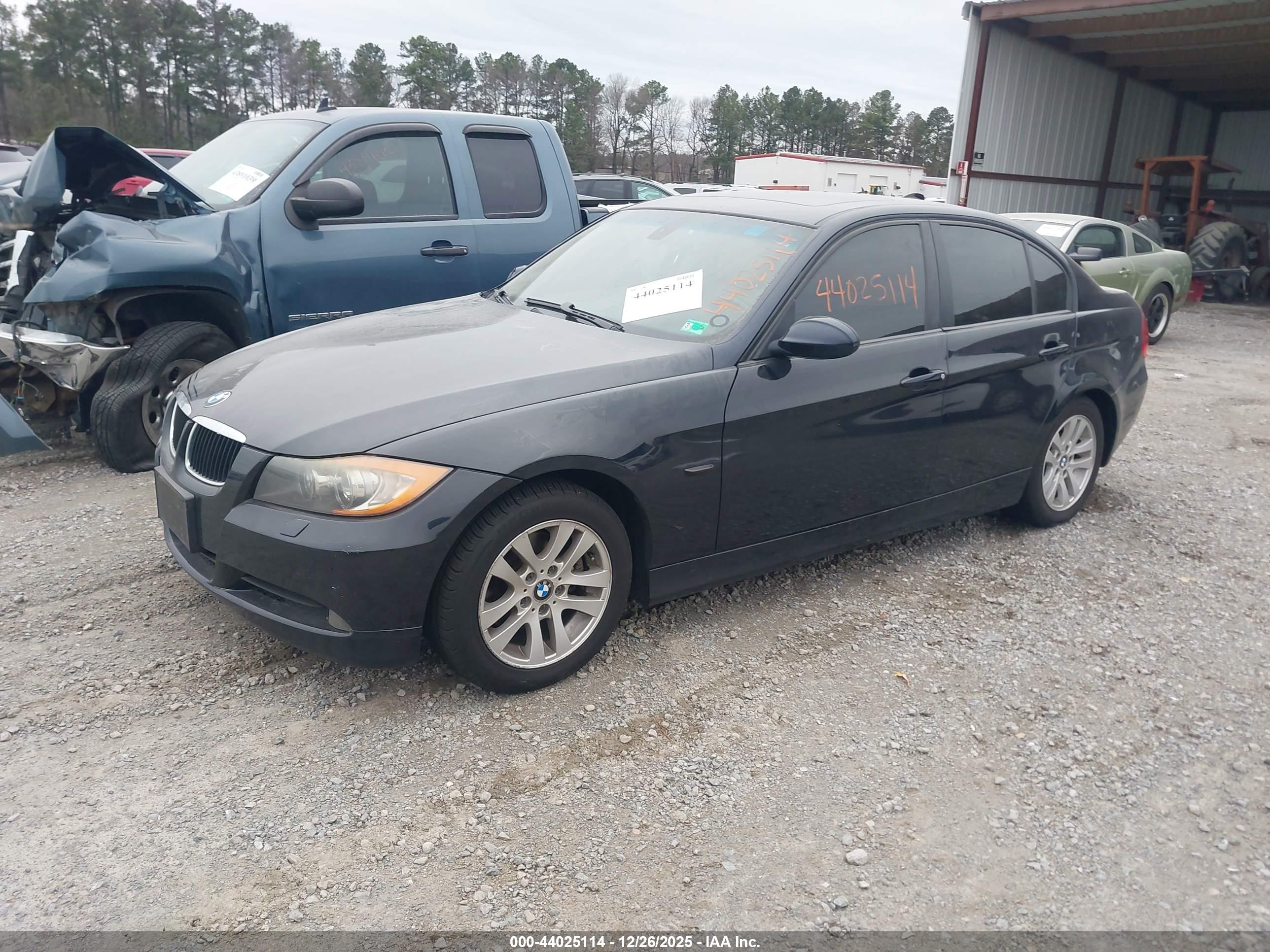 BMW 325XI image 2