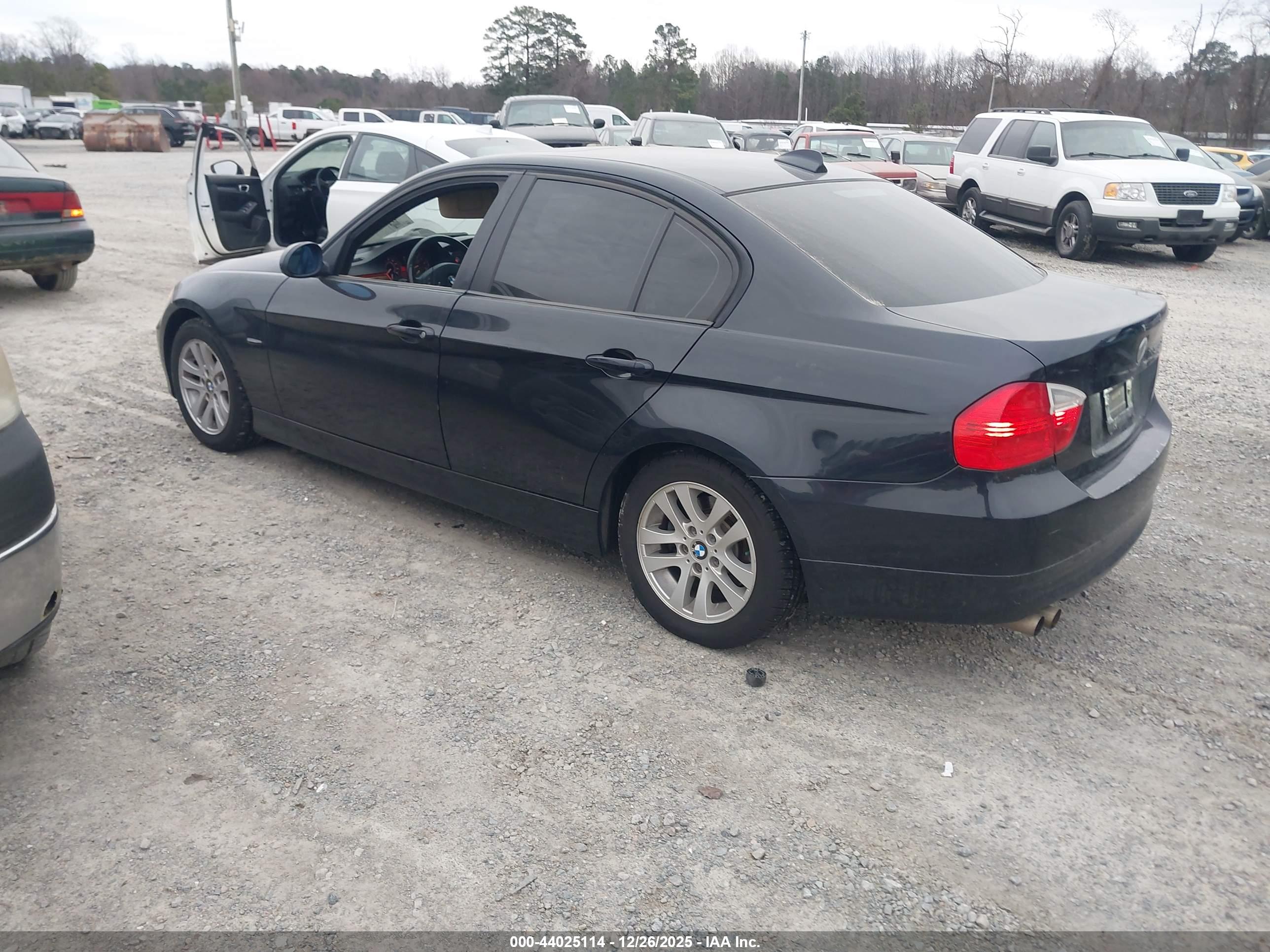 BMW 325XI image 3