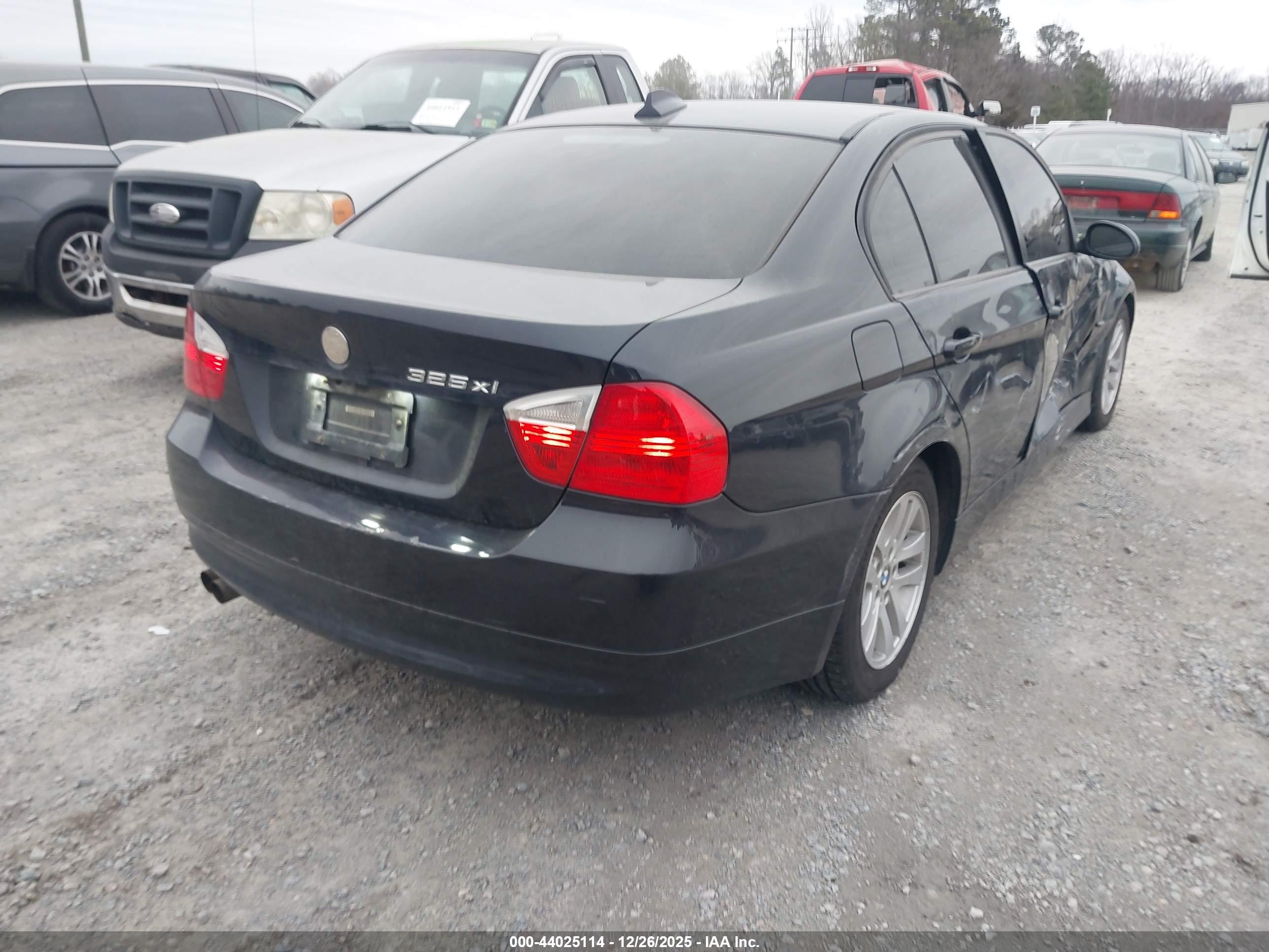 BMW 325XI image 4