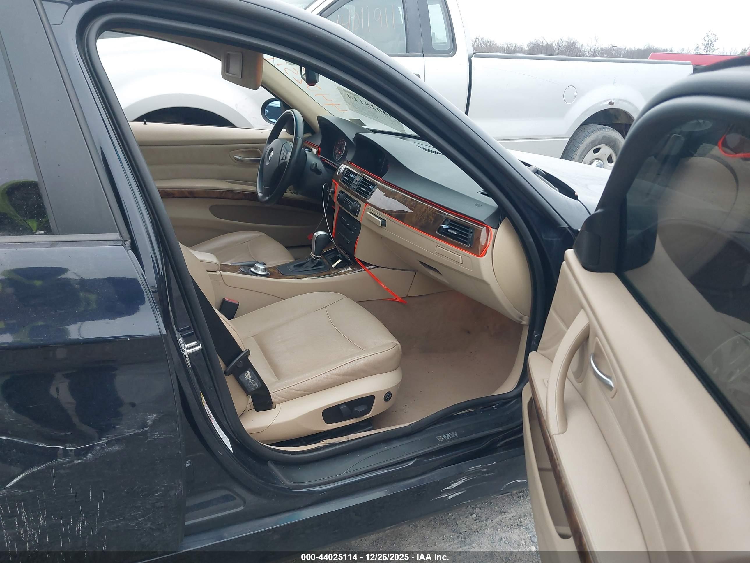 BMW 325XI image 5
