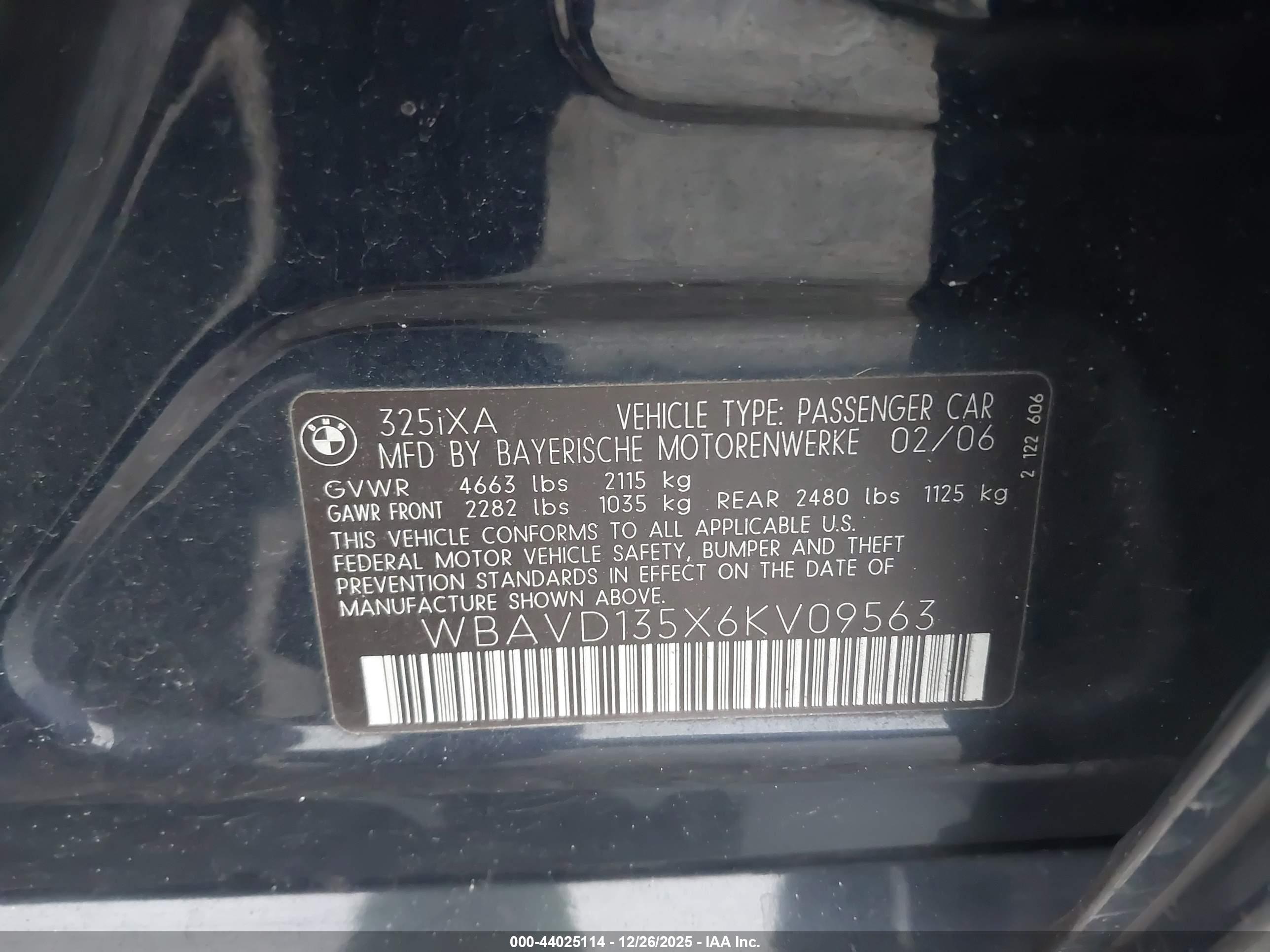 BMW 325XI image 9