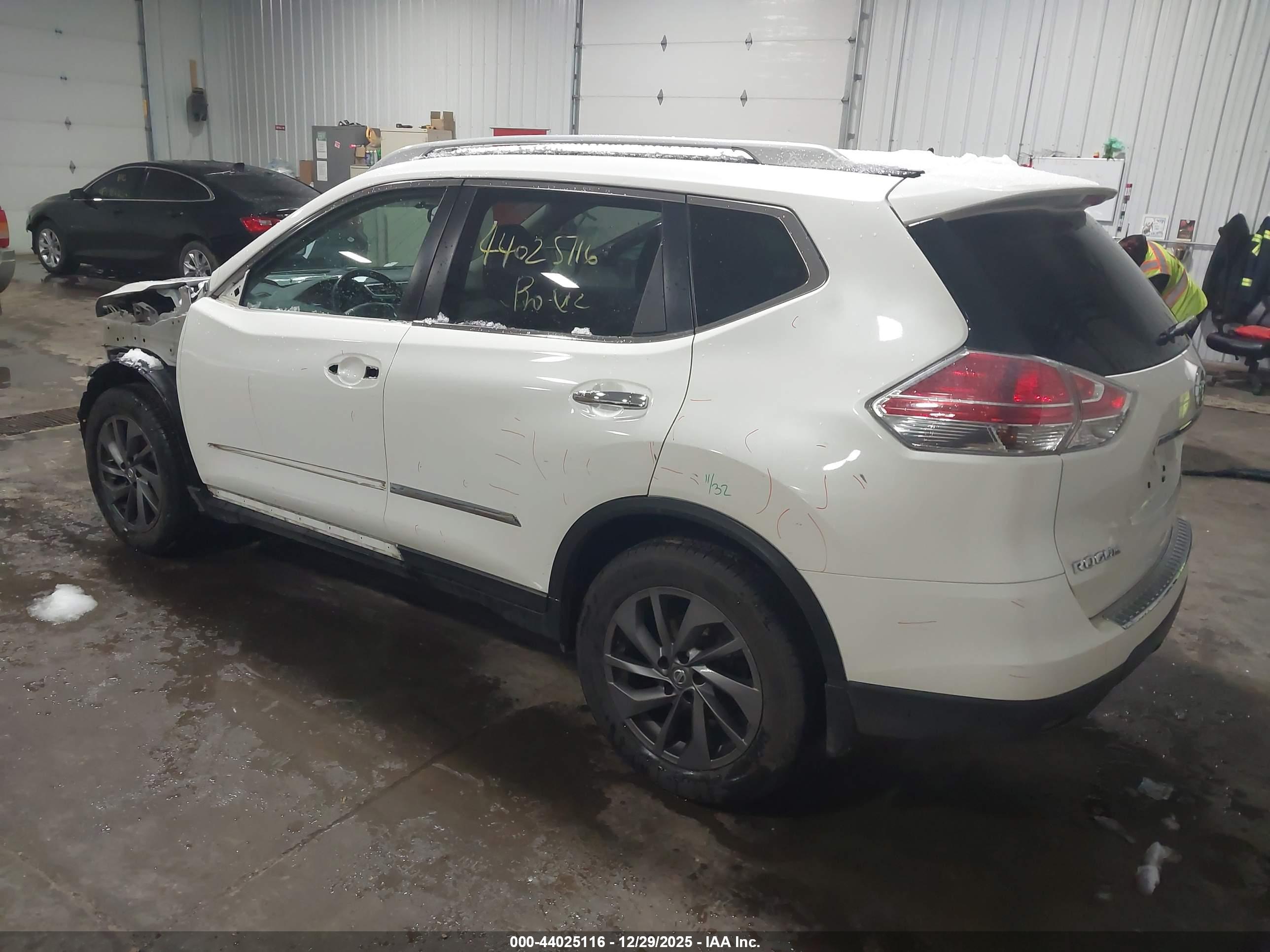 NISSAN ROGUE image 3