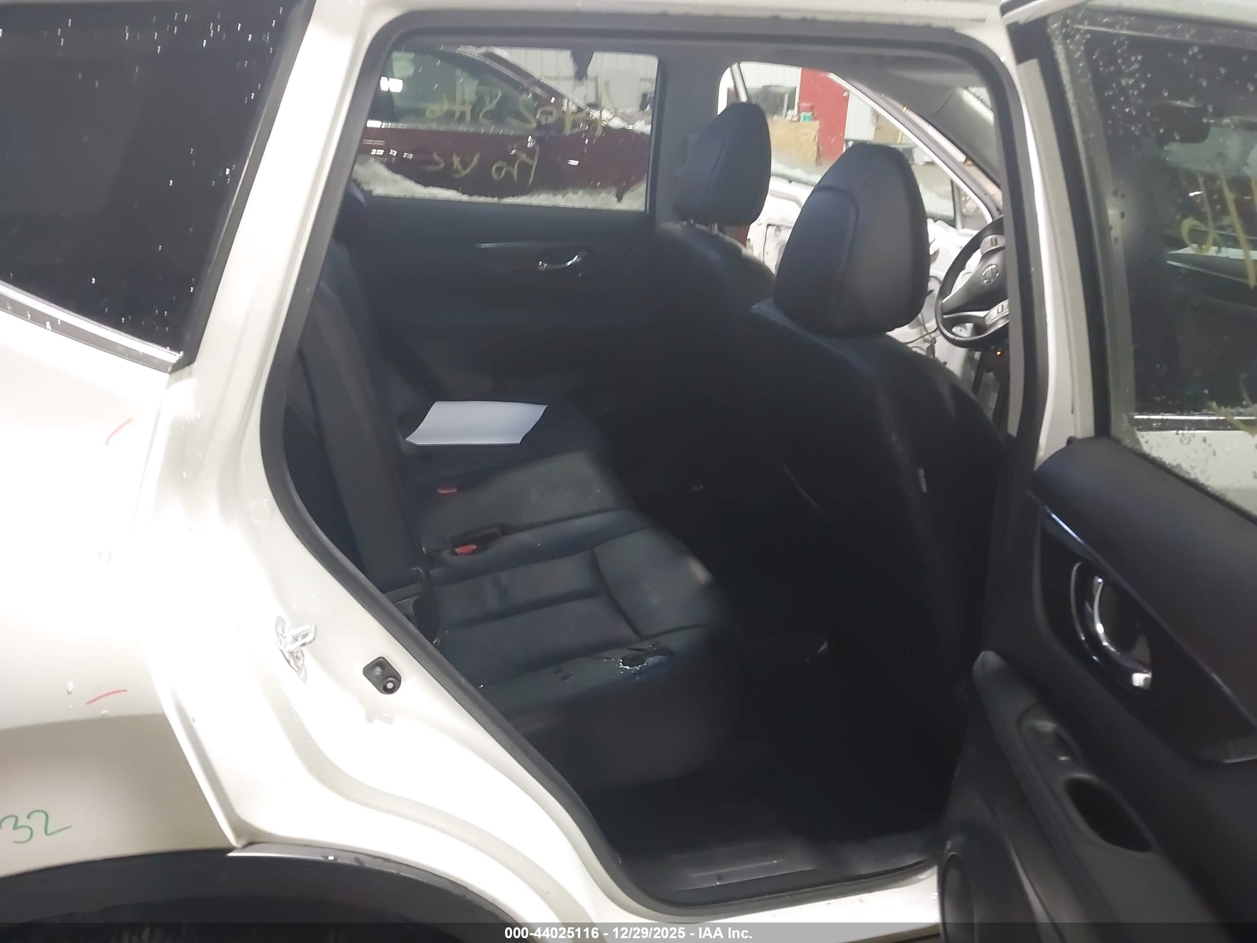NISSAN ROGUE image 8