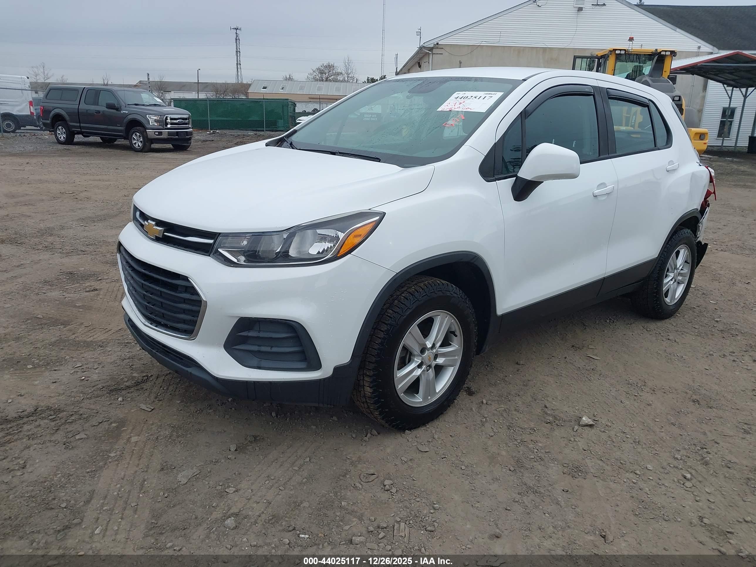 CHEVROLET TRAX image 2