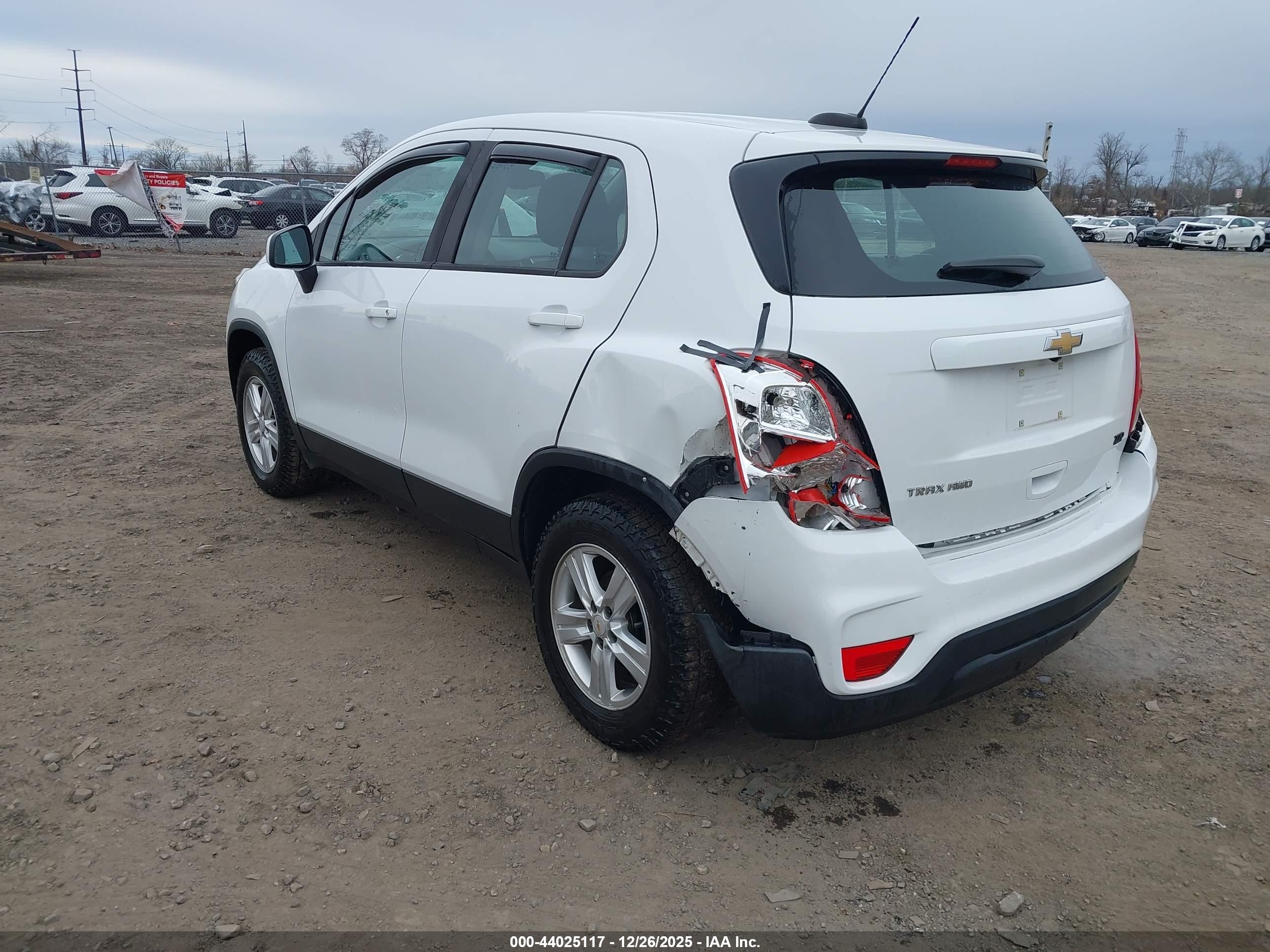 CHEVROLET TRAX image 3