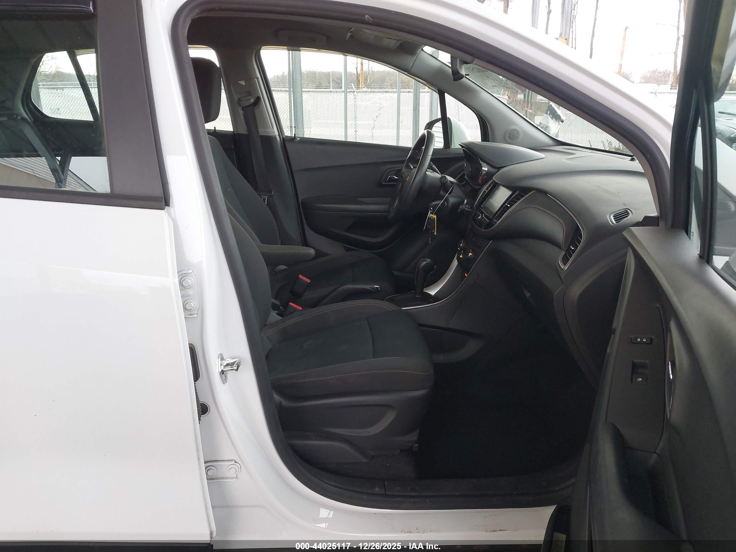 CHEVROLET TRAX image 5