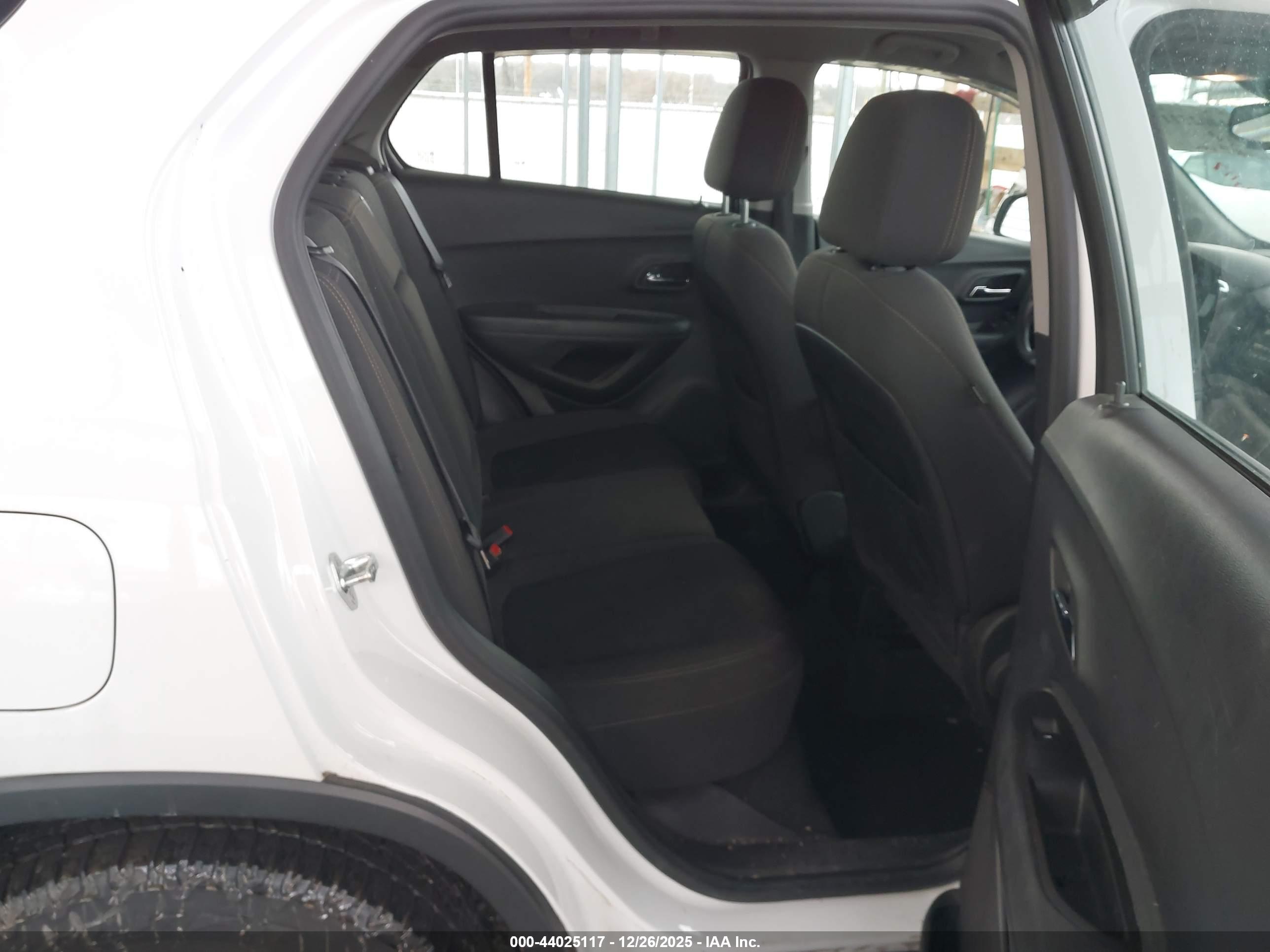 CHEVROLET TRAX image 8