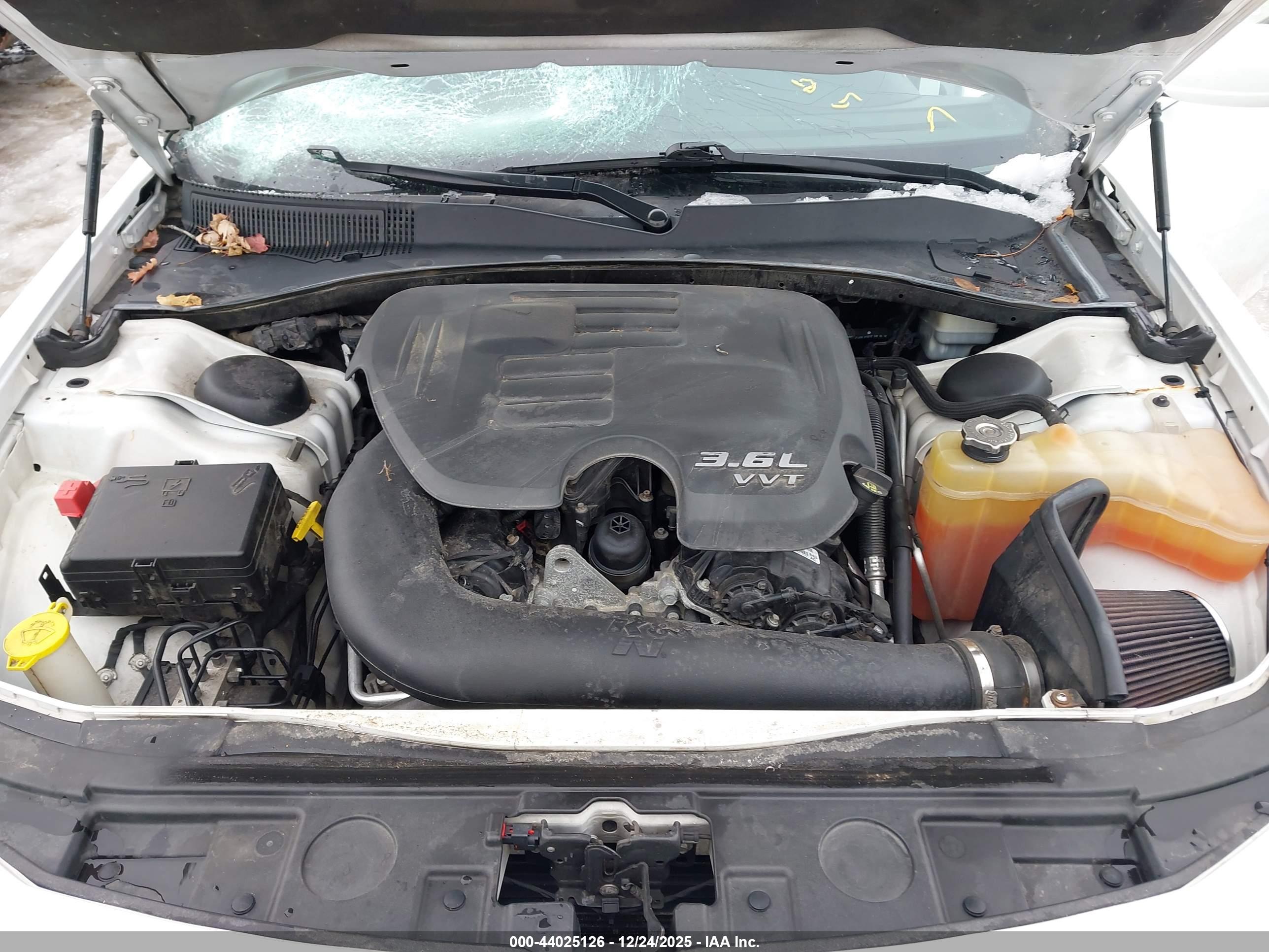 CHRYSLER 300 image 10