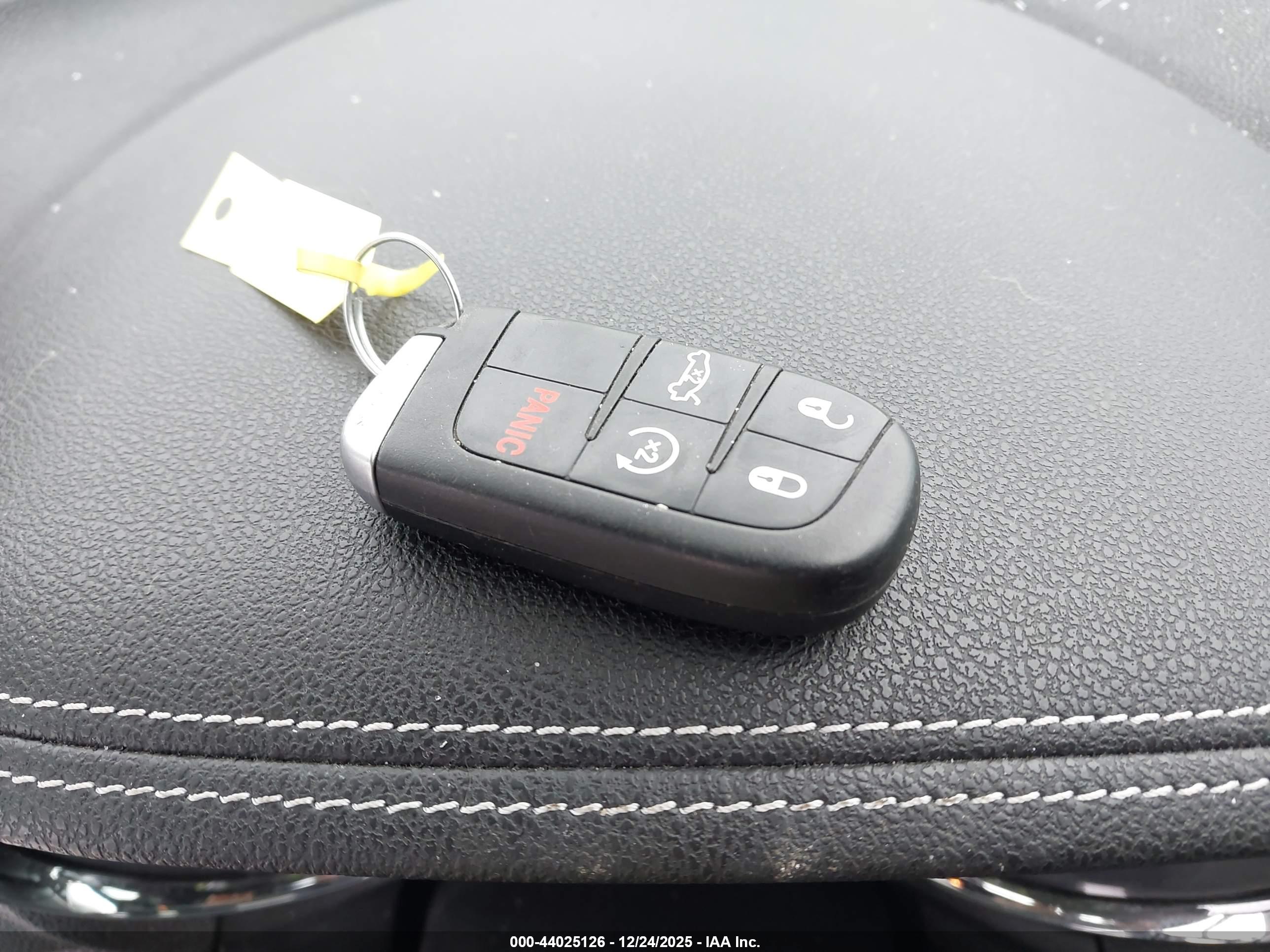 CHRYSLER 300 image 11
