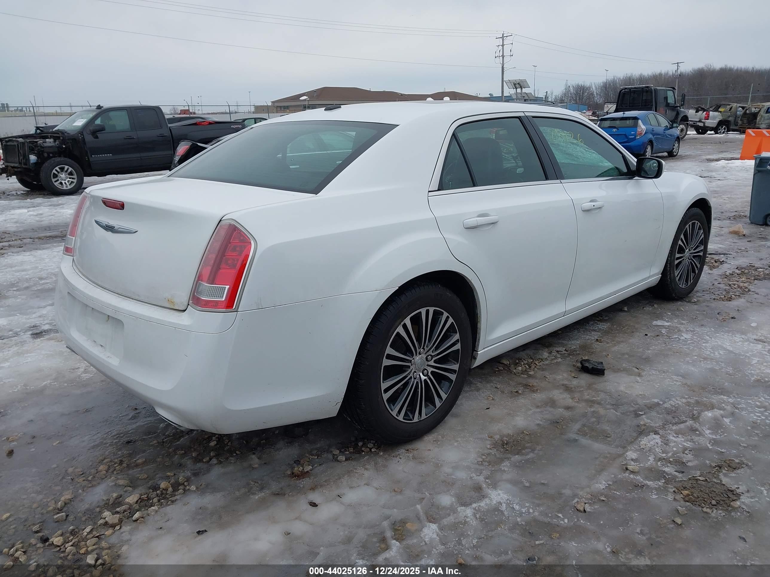 CHRYSLER 300 image 4