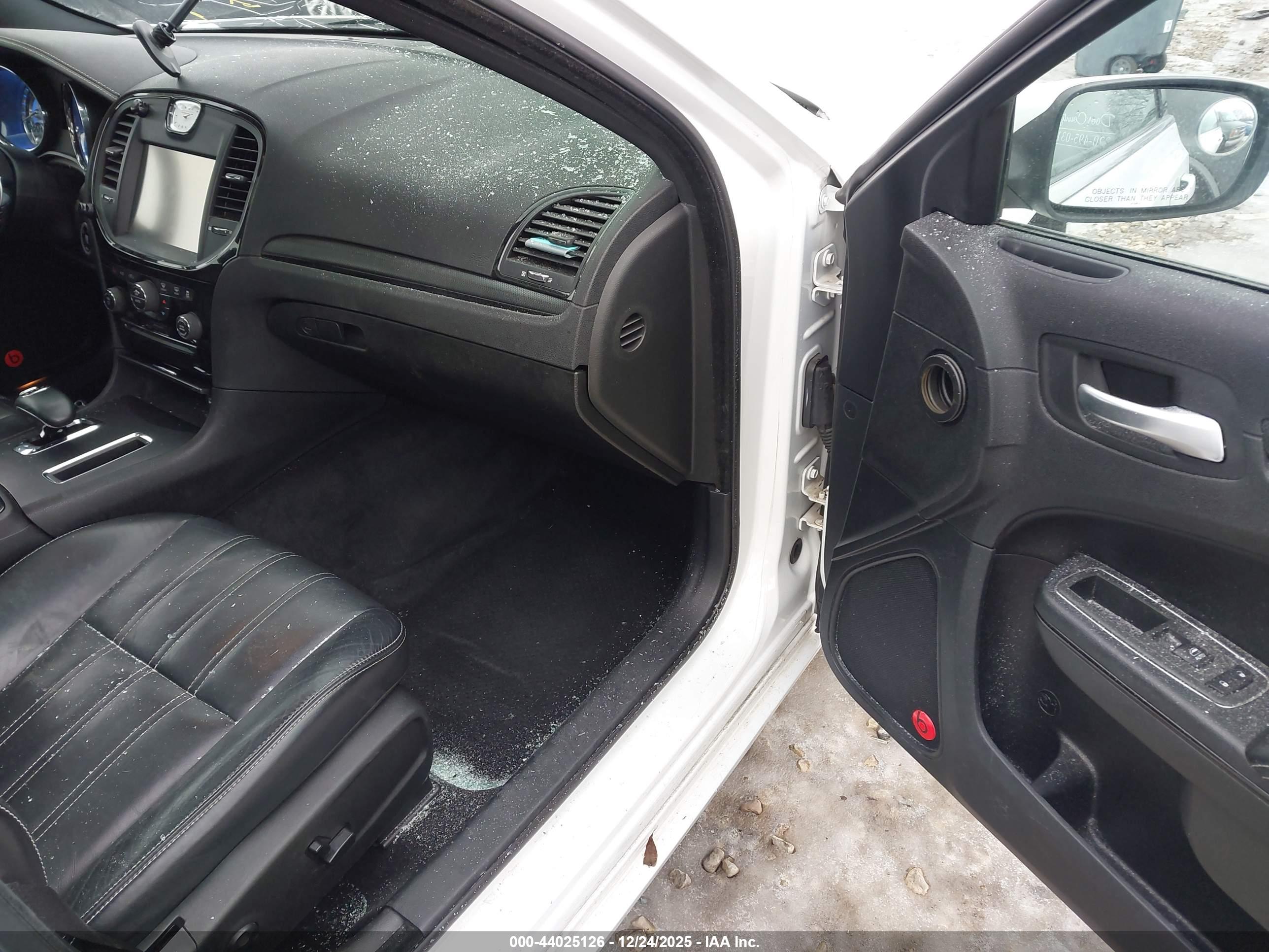 CHRYSLER 300 image 5