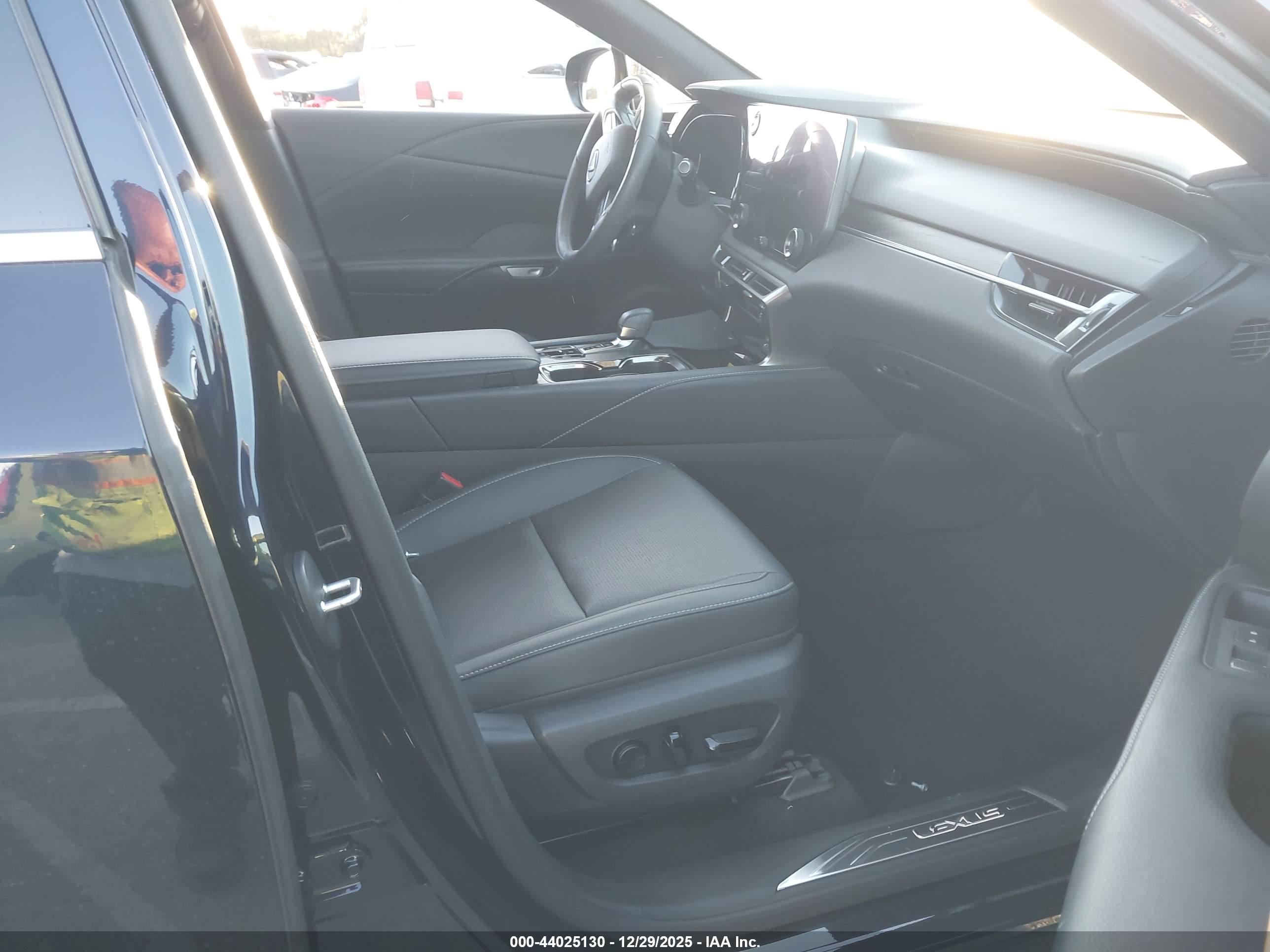 LEXUS RX image 5