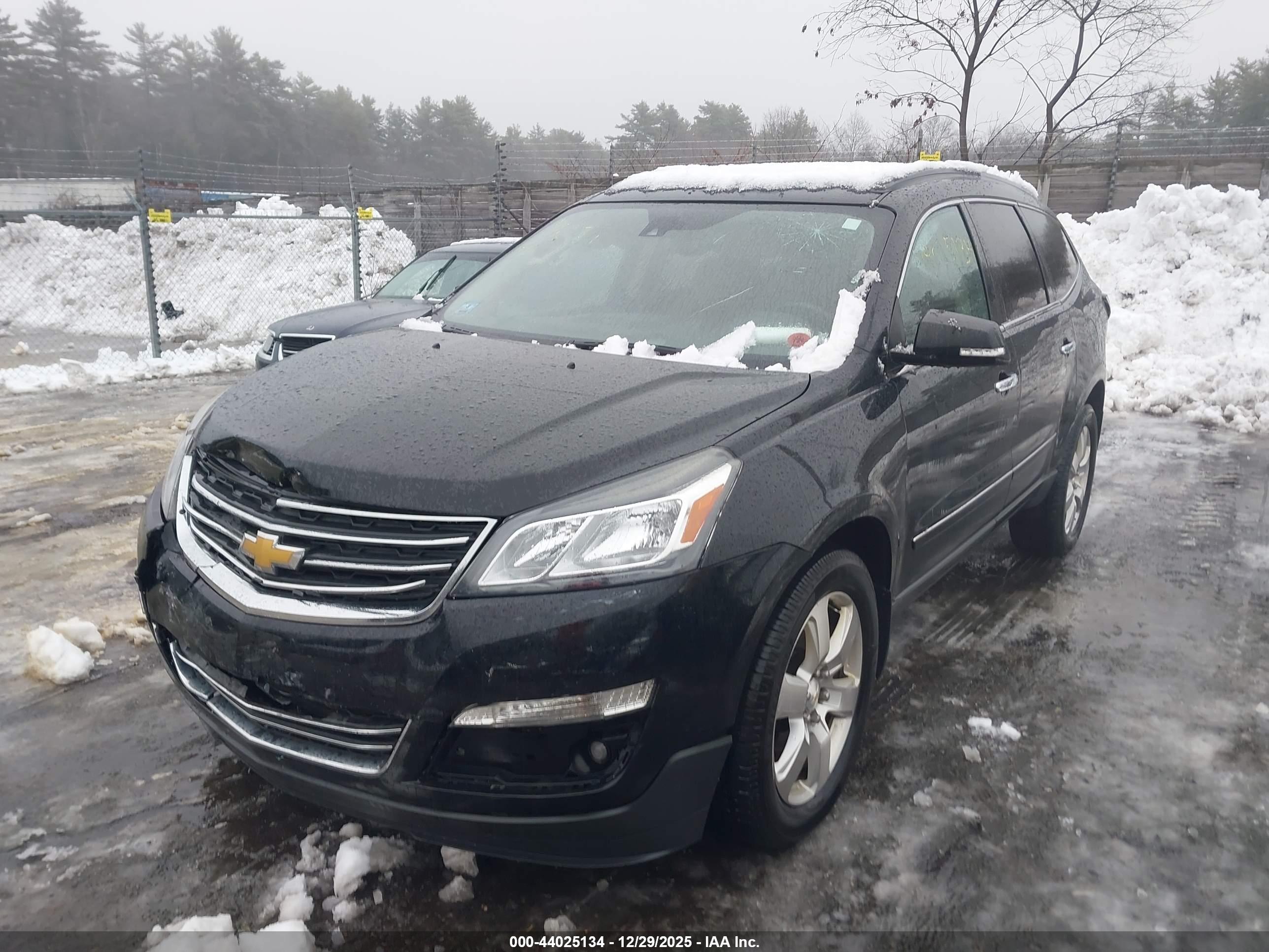 CHEVROLET TRAVERSE image 2