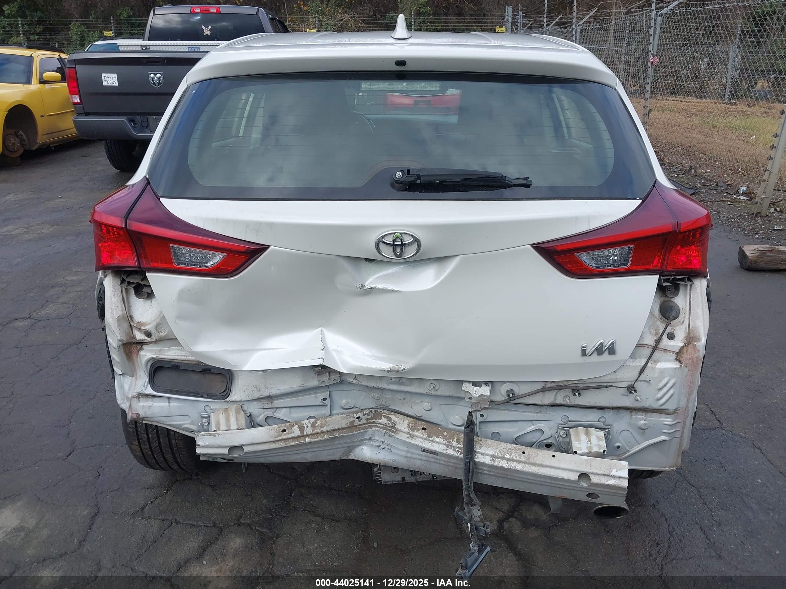 TOYOTA COROLLA image 6