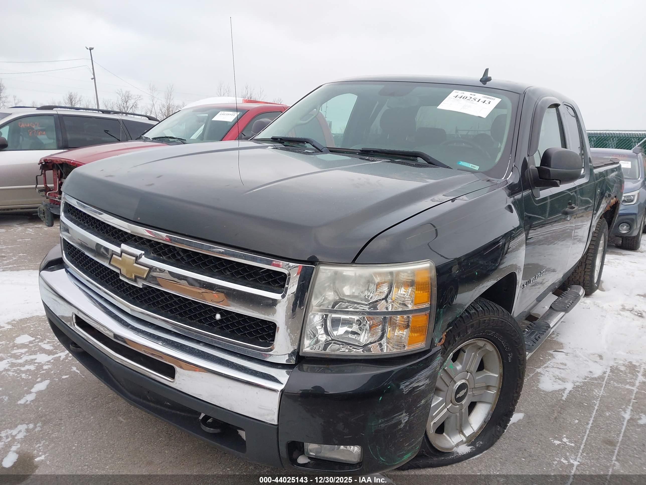 CHEVROLET SILVERADO image 2