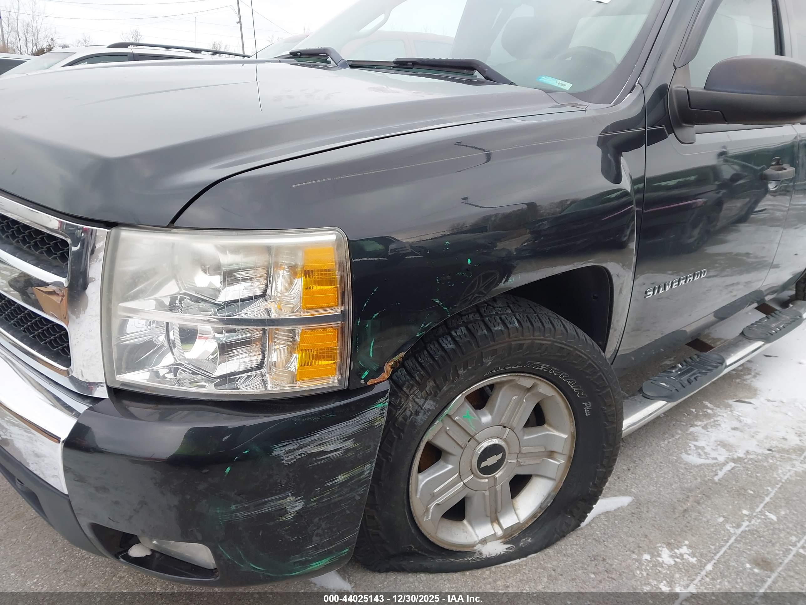 CHEVROLET SILVERADO image 6