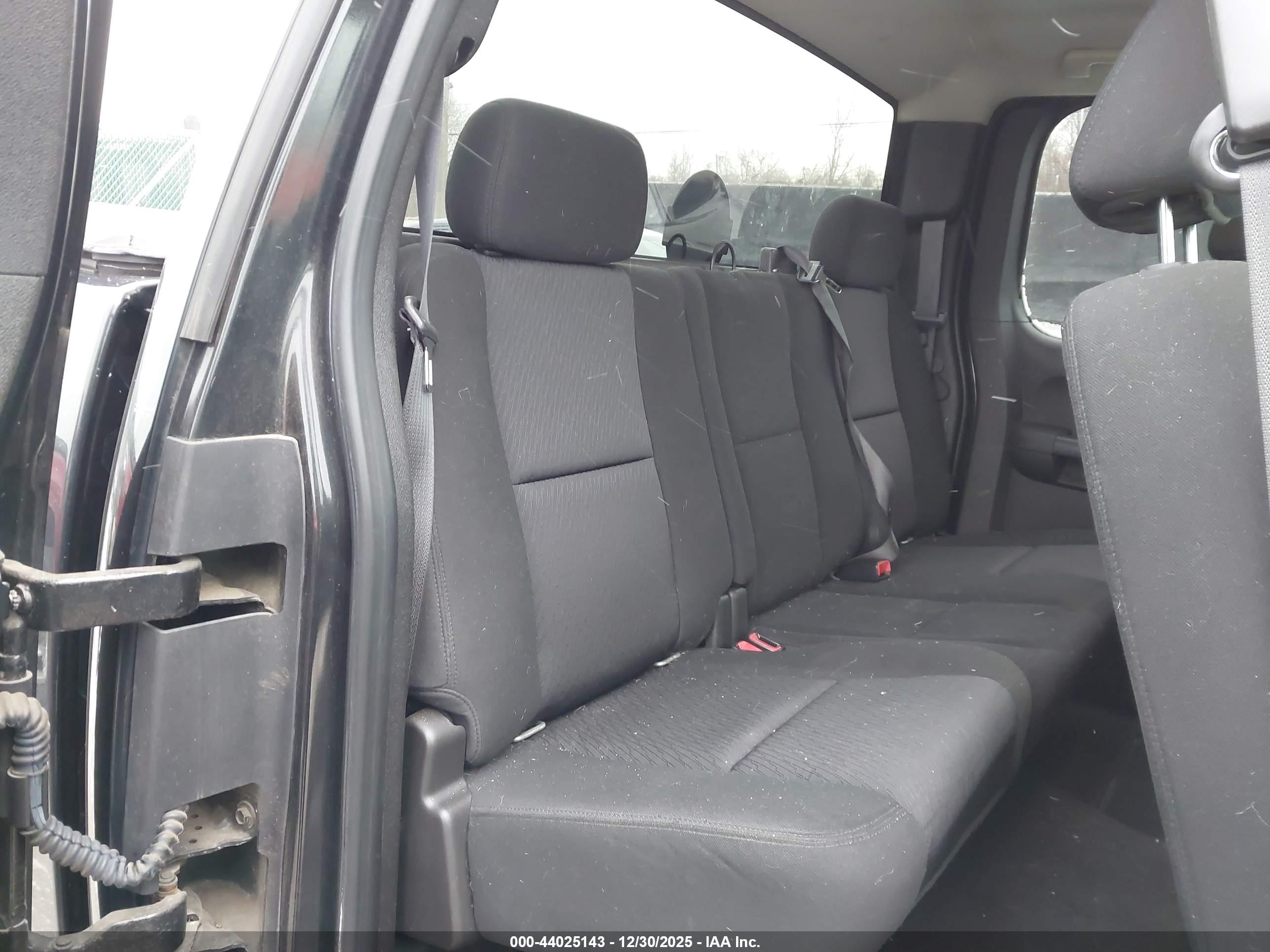 CHEVROLET SILVERADO image 8