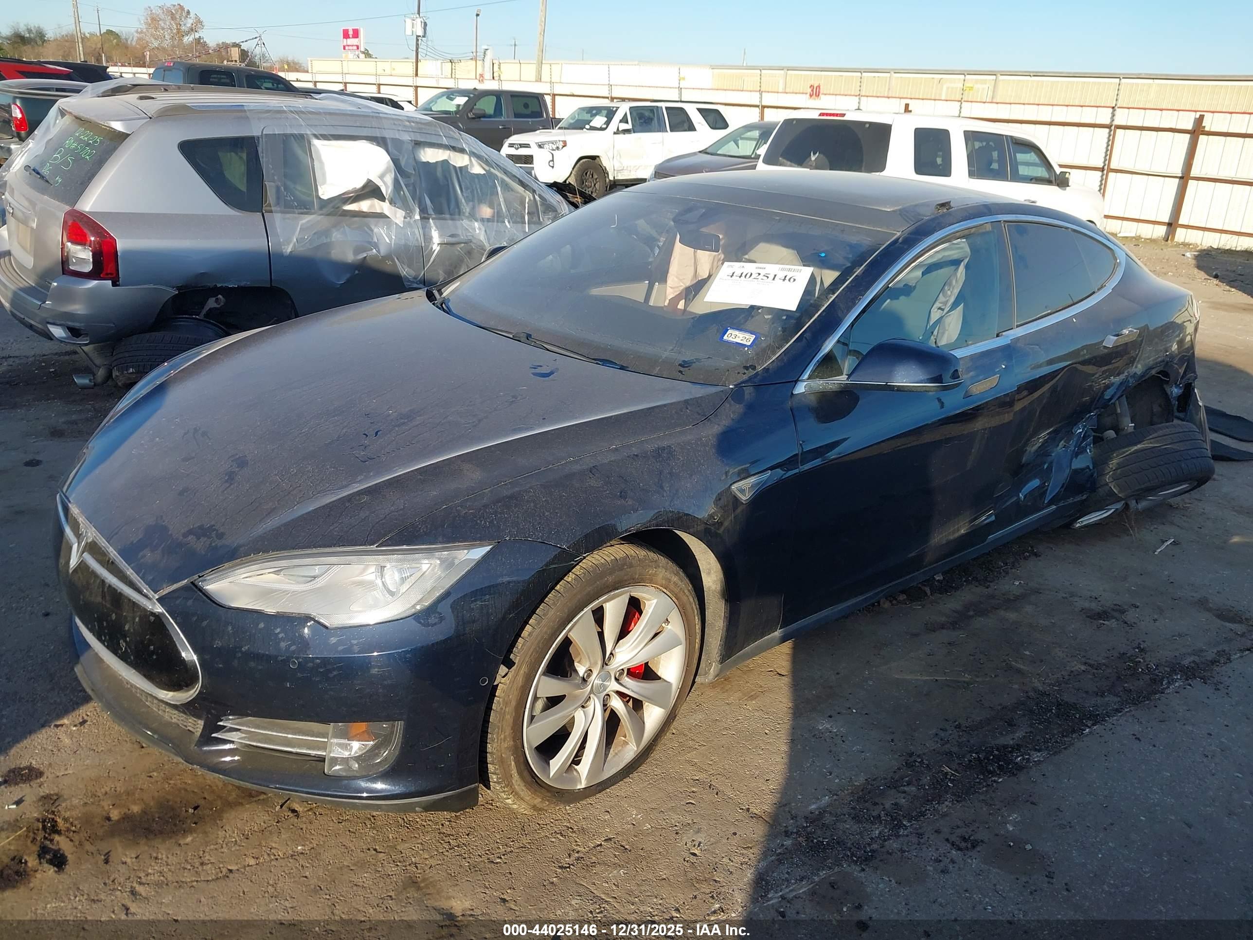 TESLA MODEL image 2
