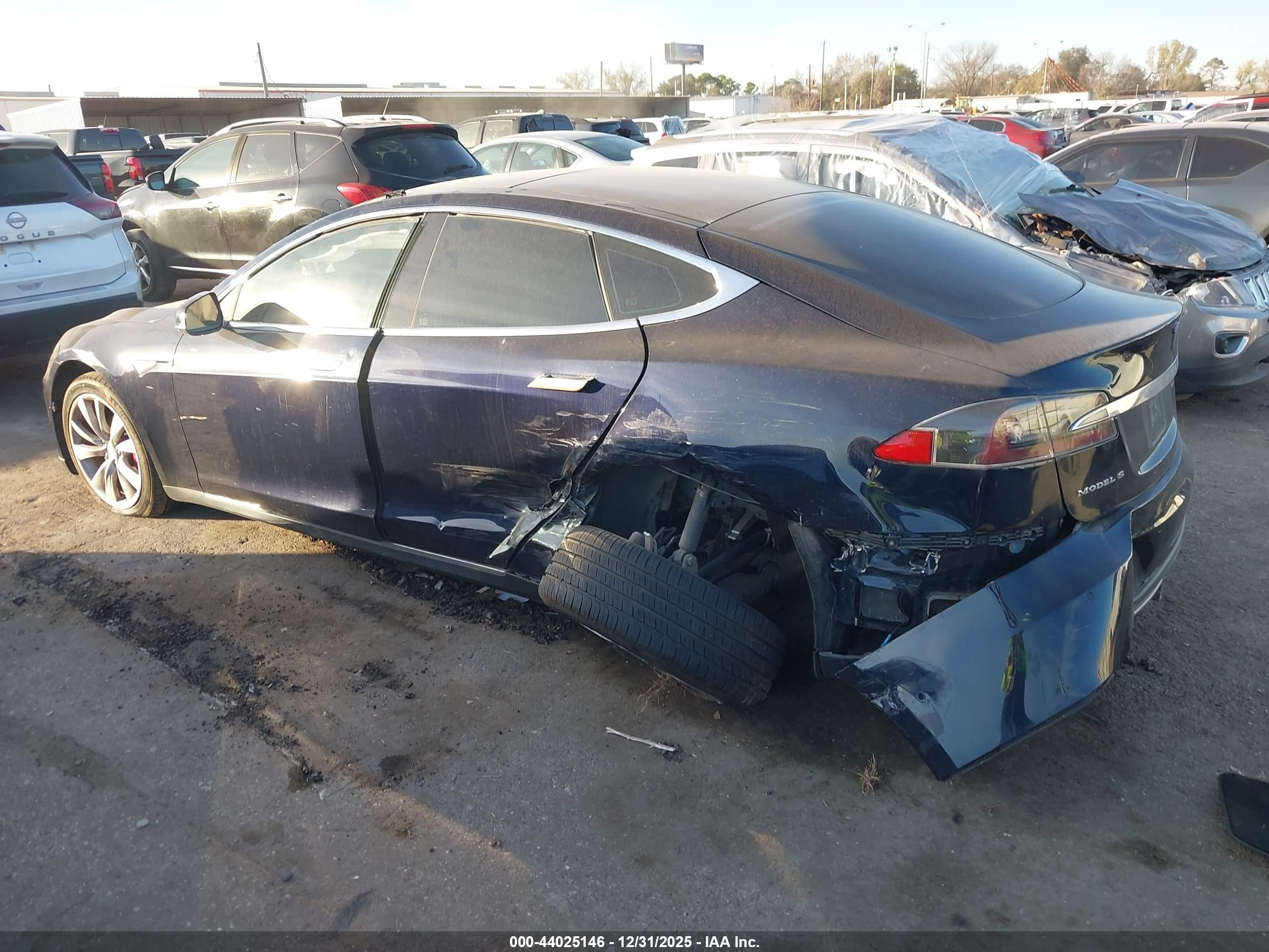 TESLA MODEL image 3