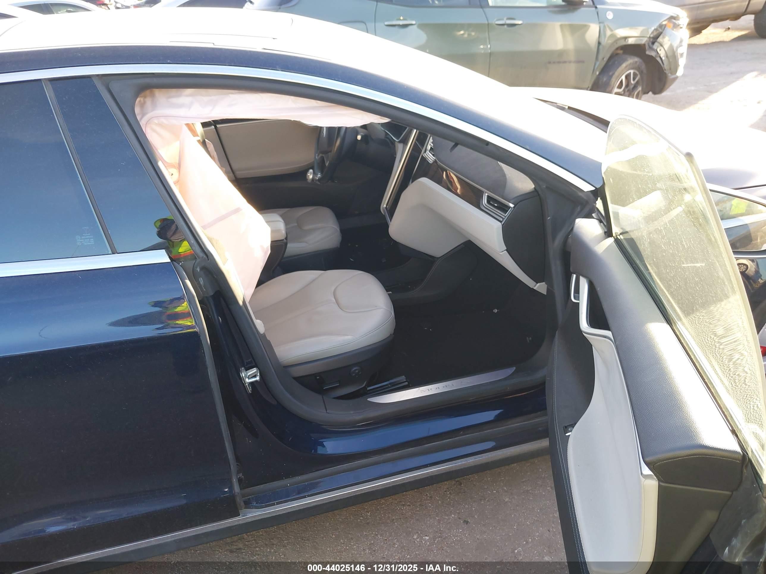 TESLA MODEL image 5