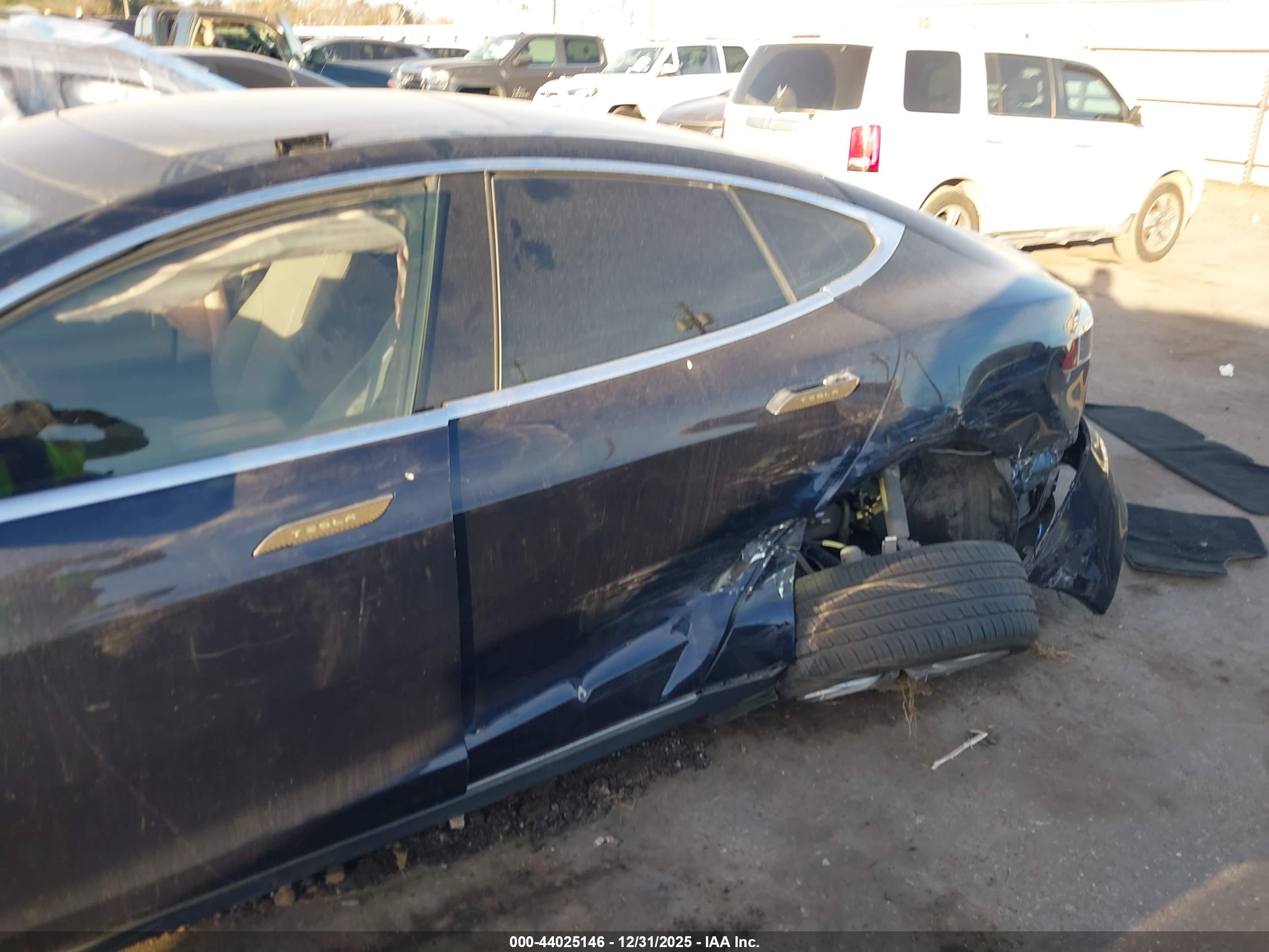 TESLA MODEL image 6