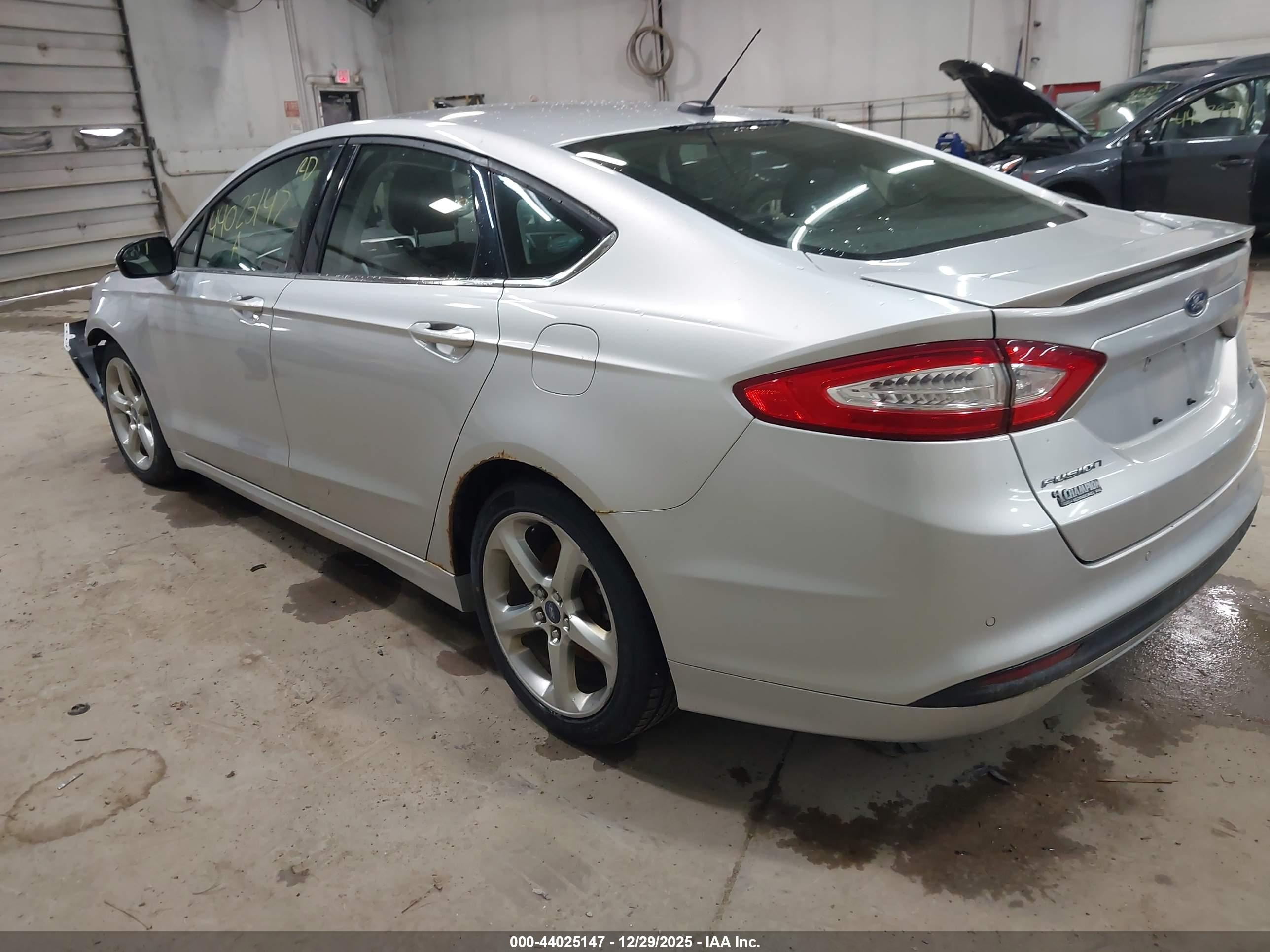 FORD FUSION image 3