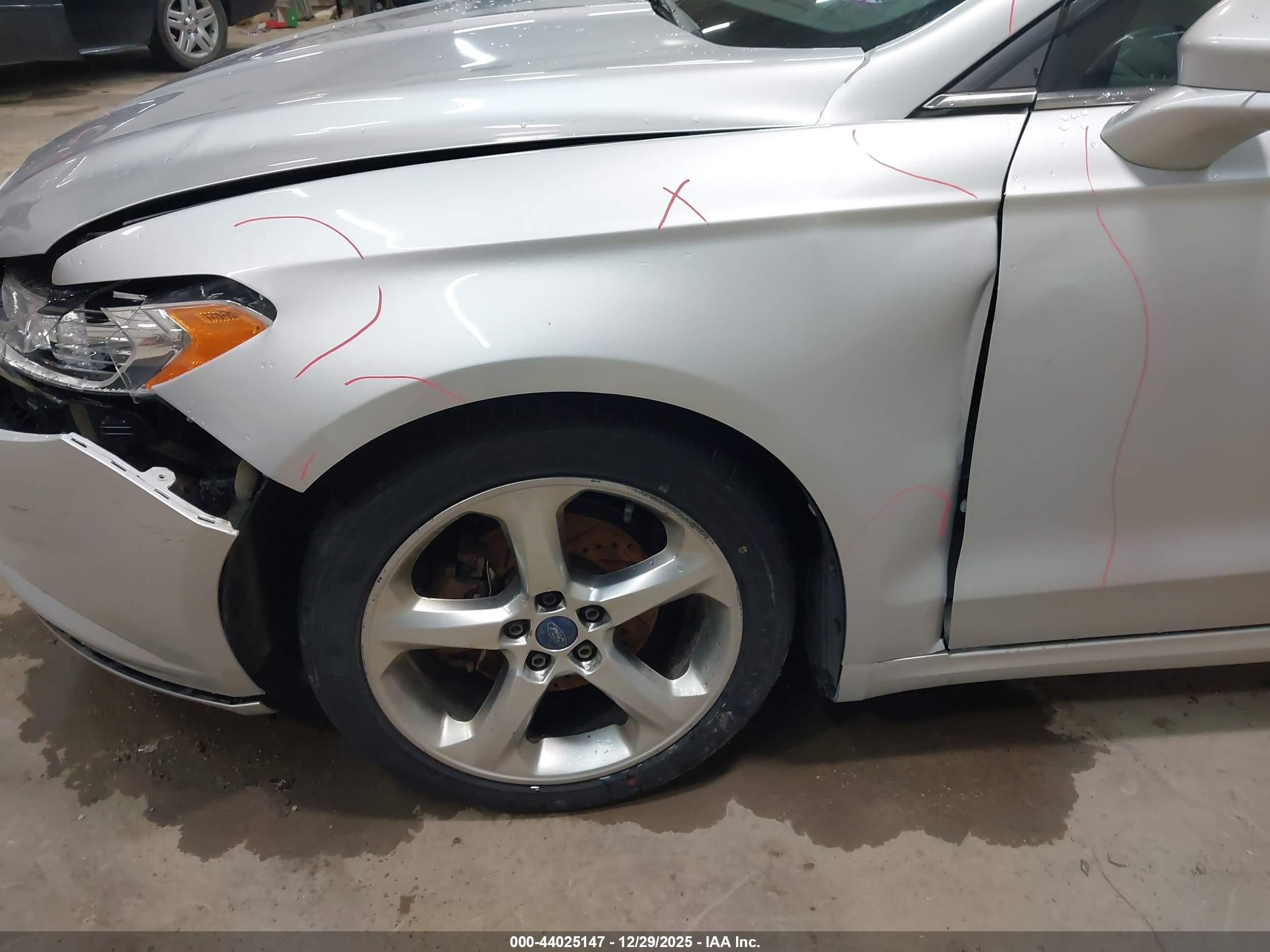 FORD FUSION image 6
