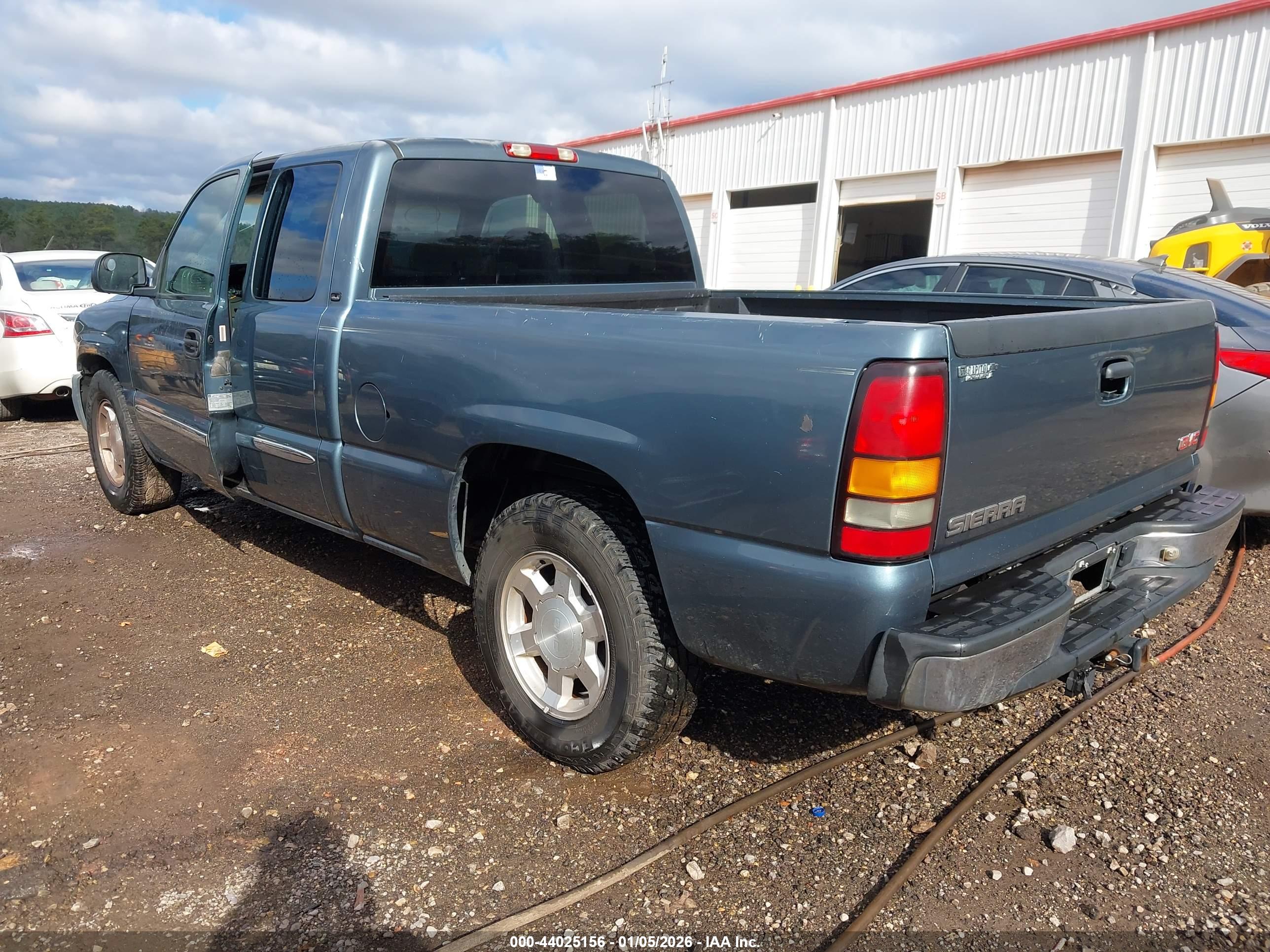 GMC SIERRA image 3