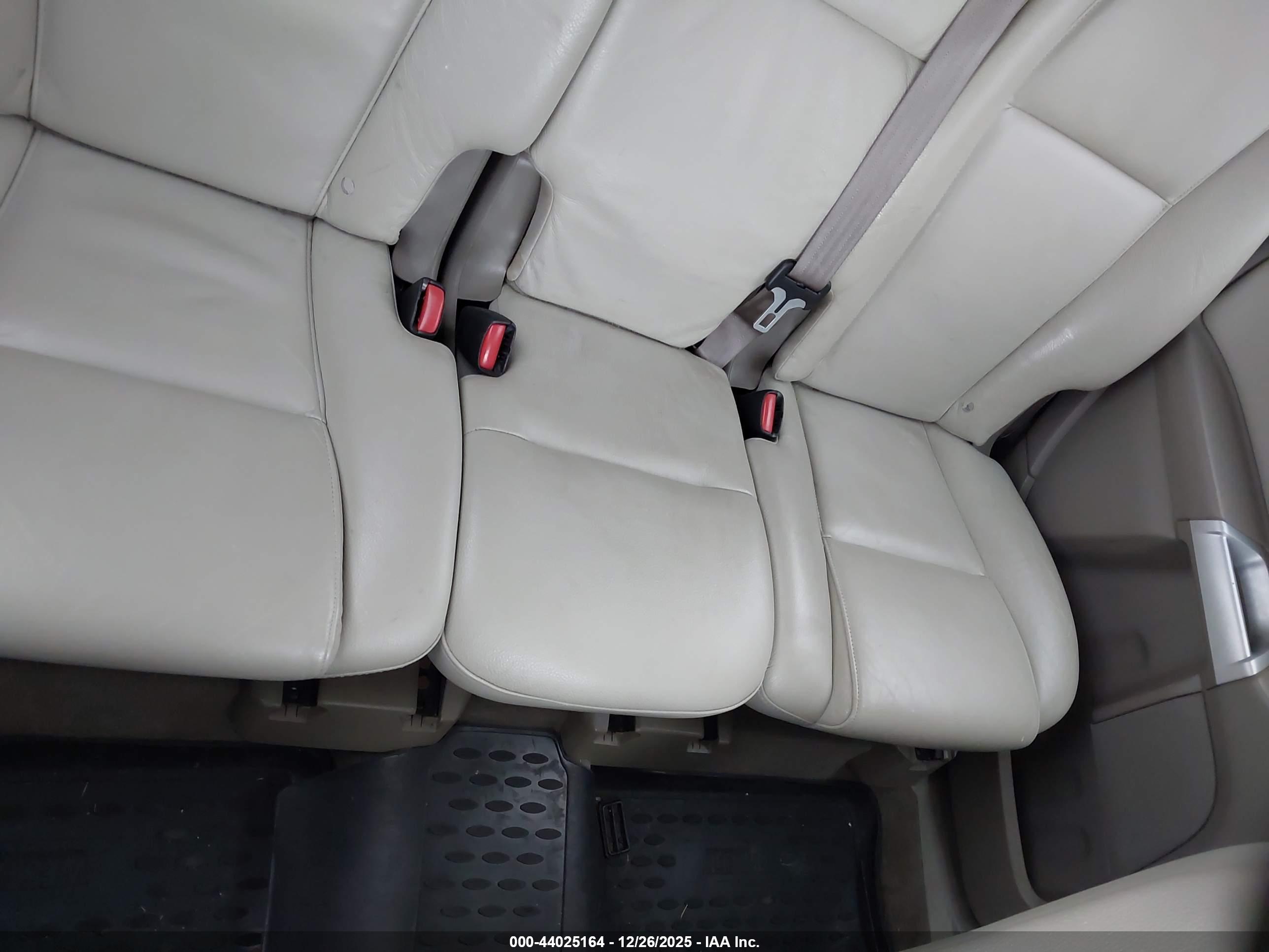 VOLVO XC90 image 8