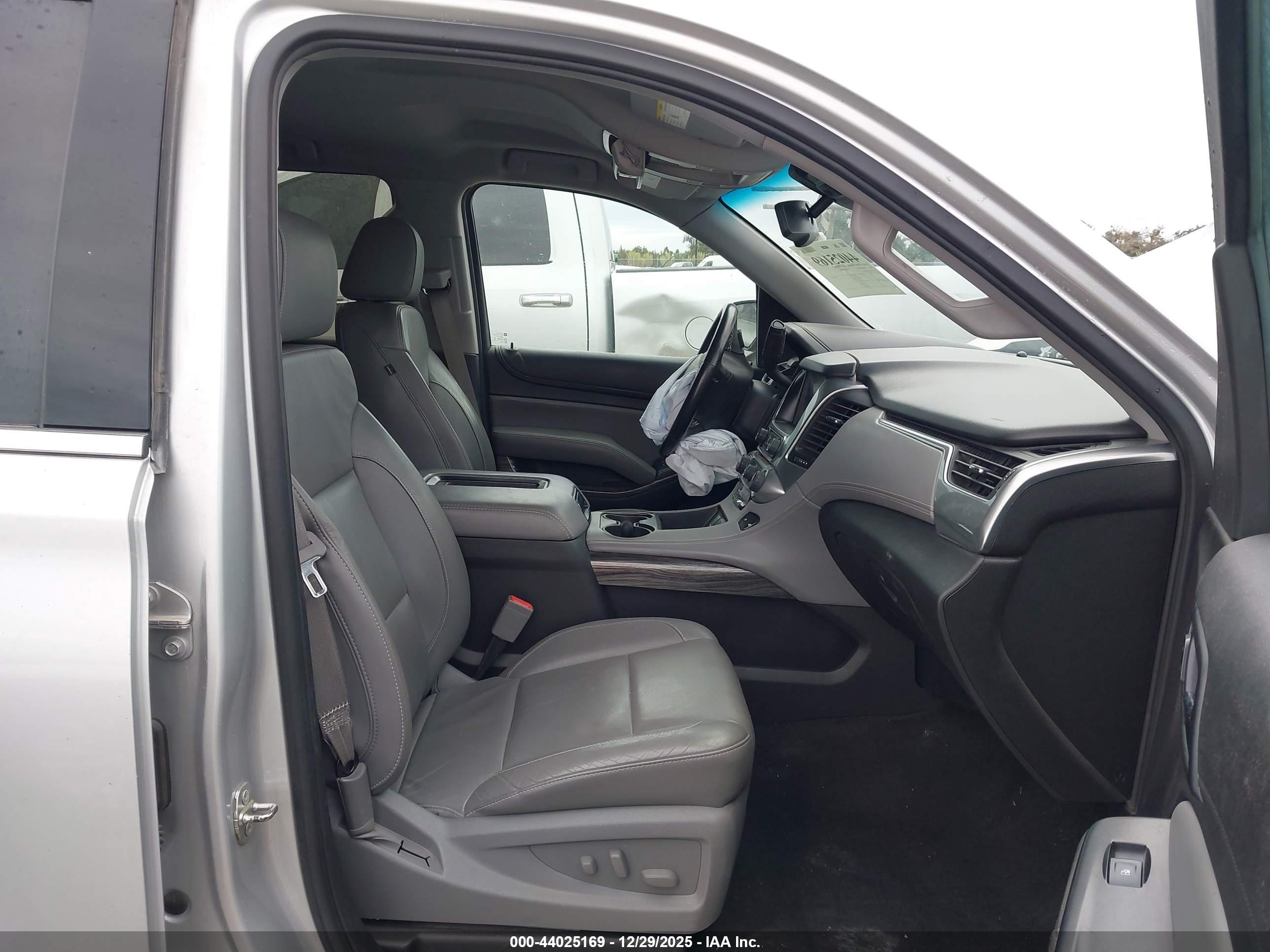 CHEVROLET SUBURBAN image 5
