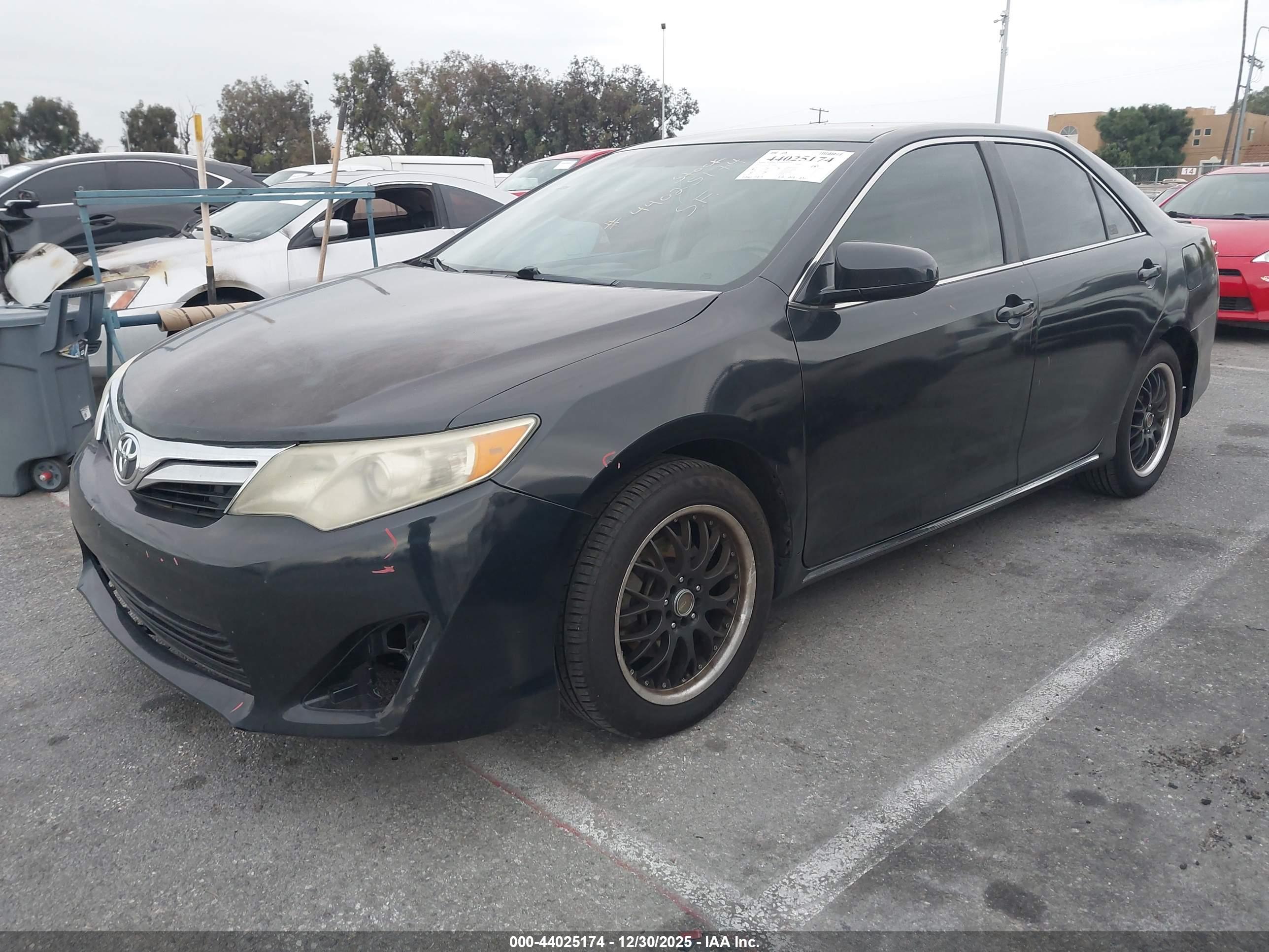 TOYOTA CAMRY image 2