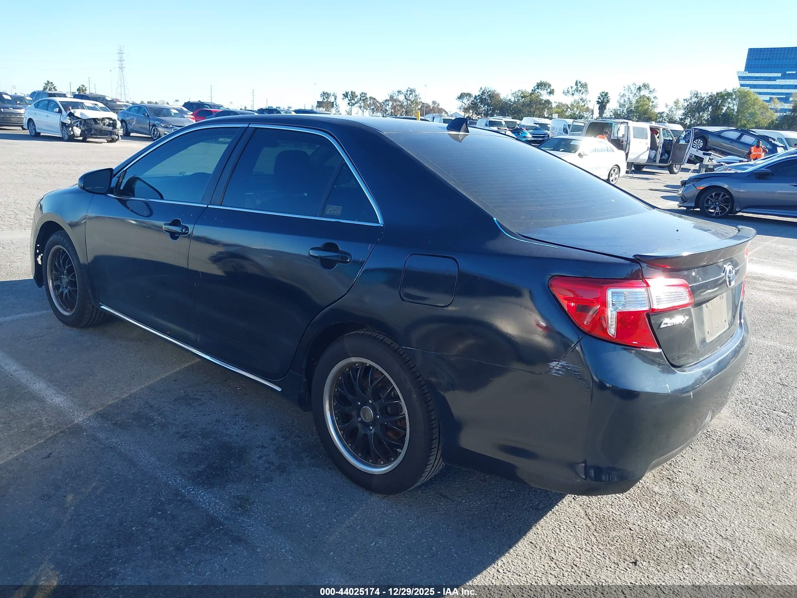 TOYOTA CAMRY image 3